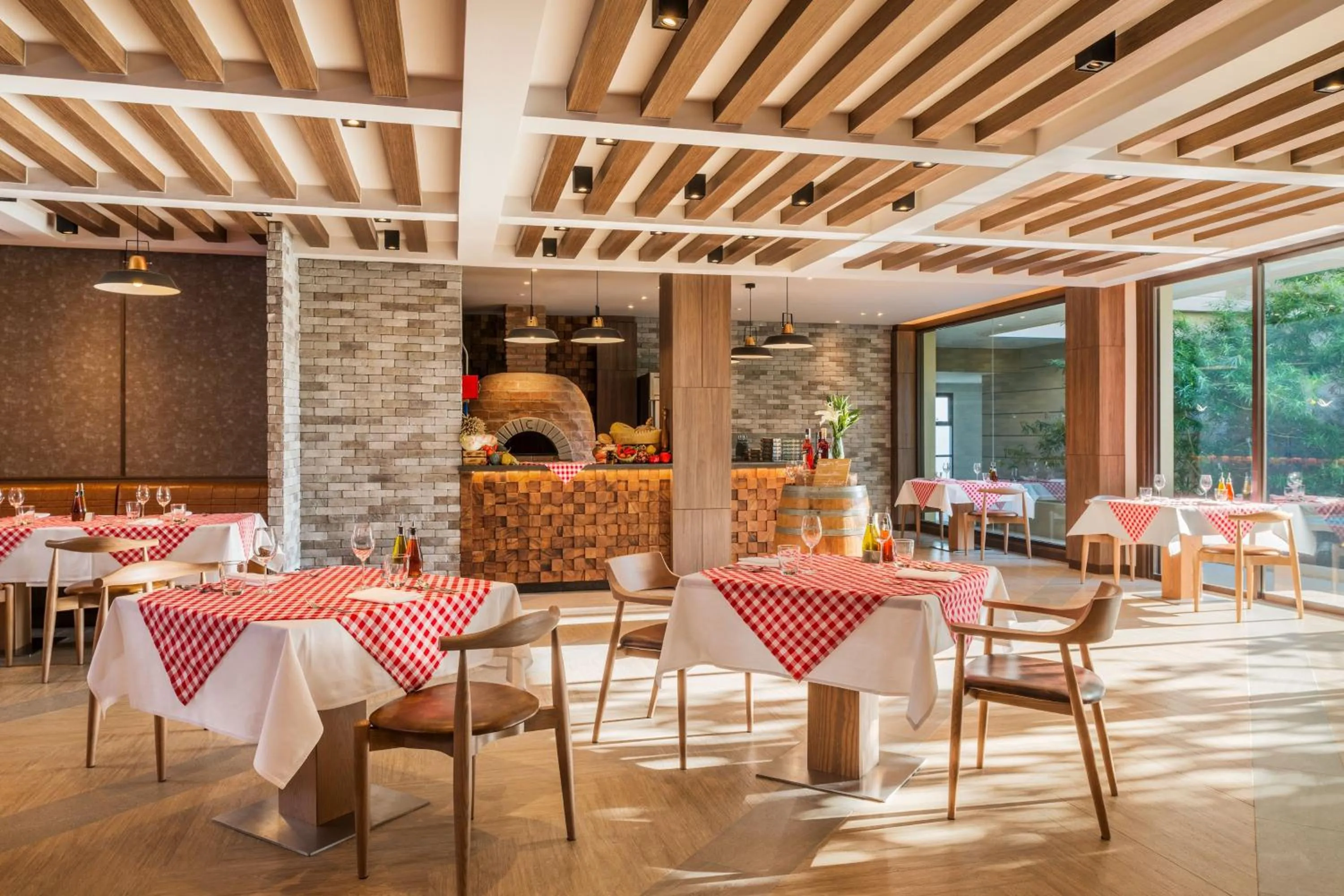 Restaurant/places to eat in Le Meridien Khao Lak Resort & Spa