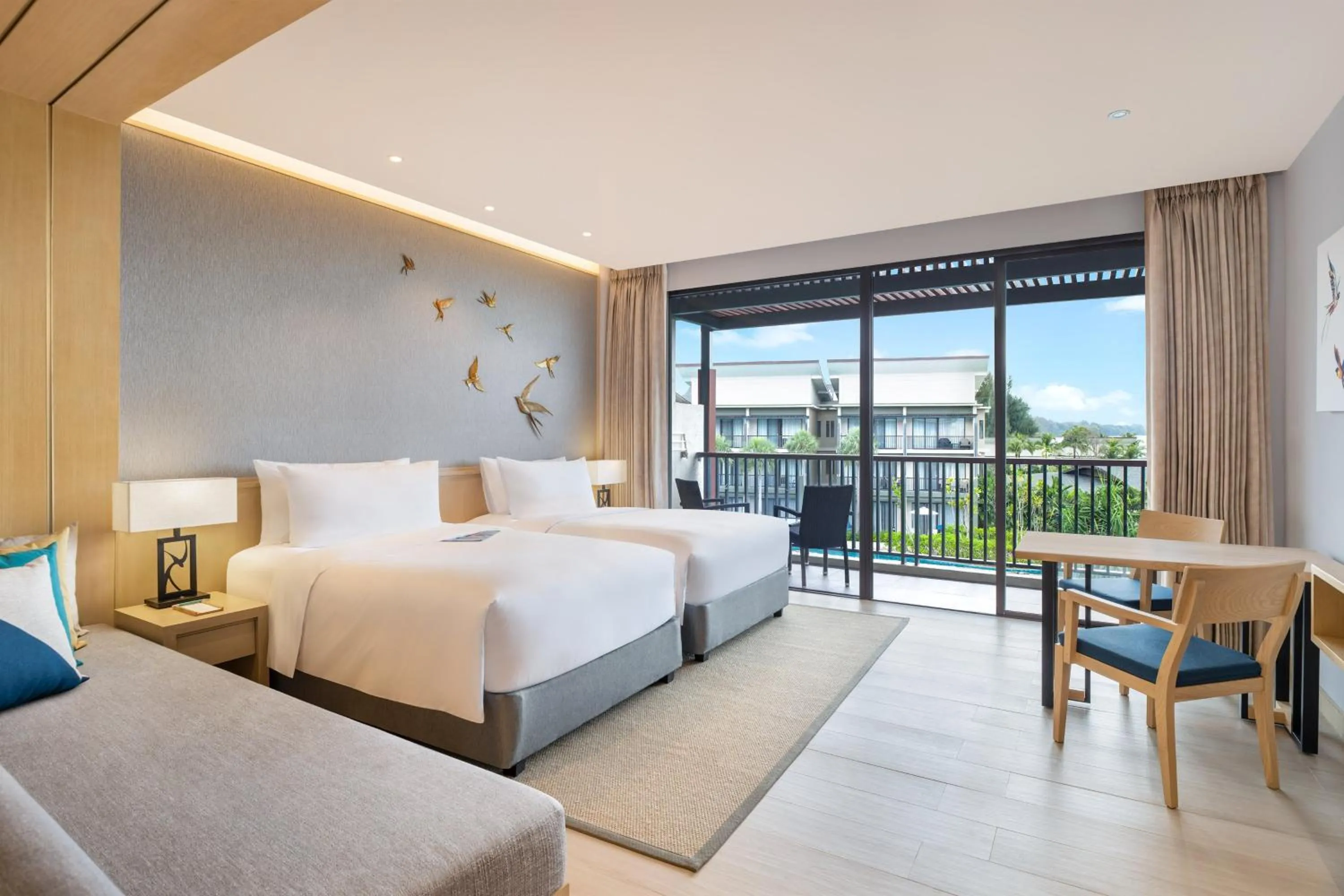 Swimming pool, Bed in Le Meridien Khao Lak Resort & Spa