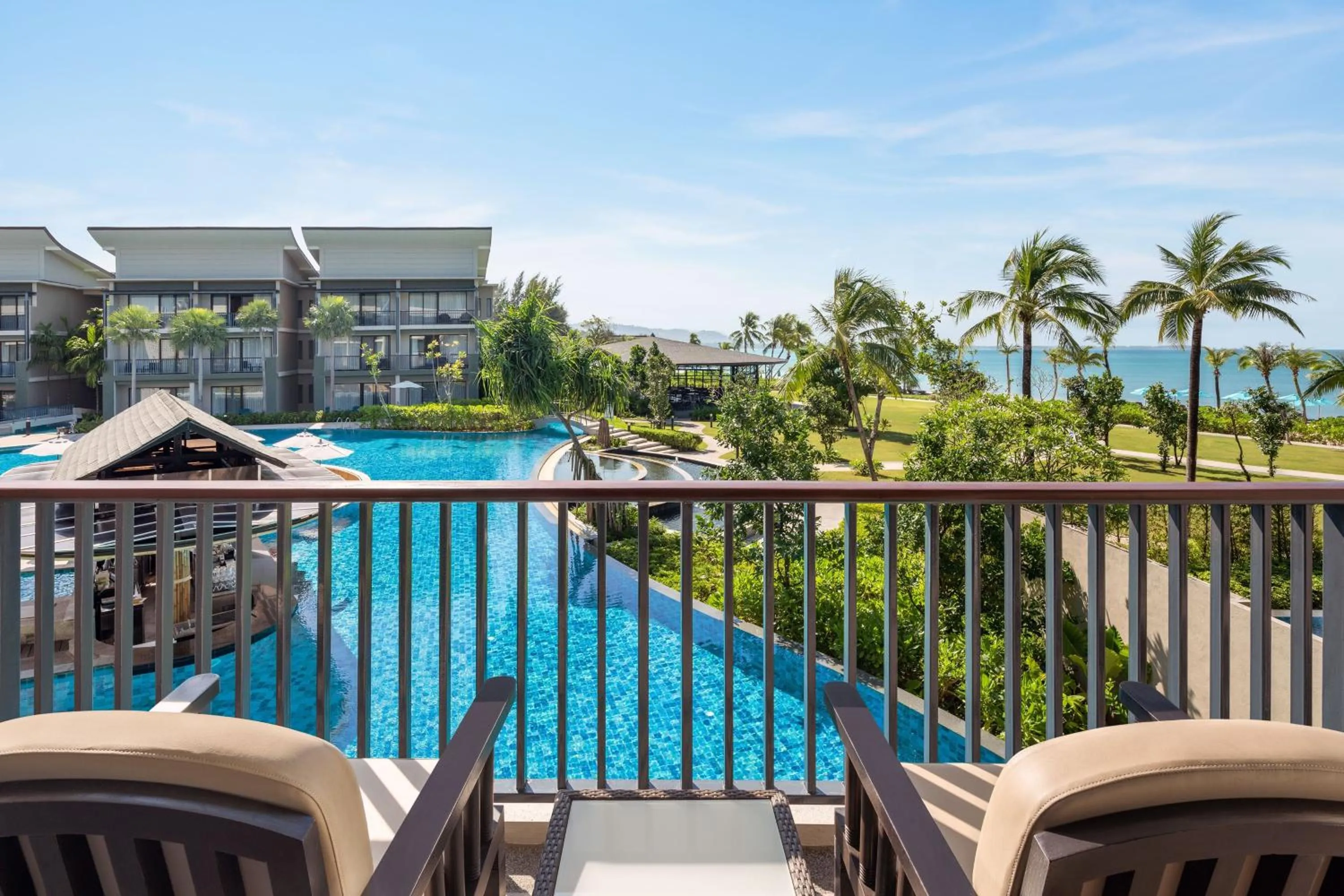 Swimming pool in Le Meridien Khao Lak Resort & Spa