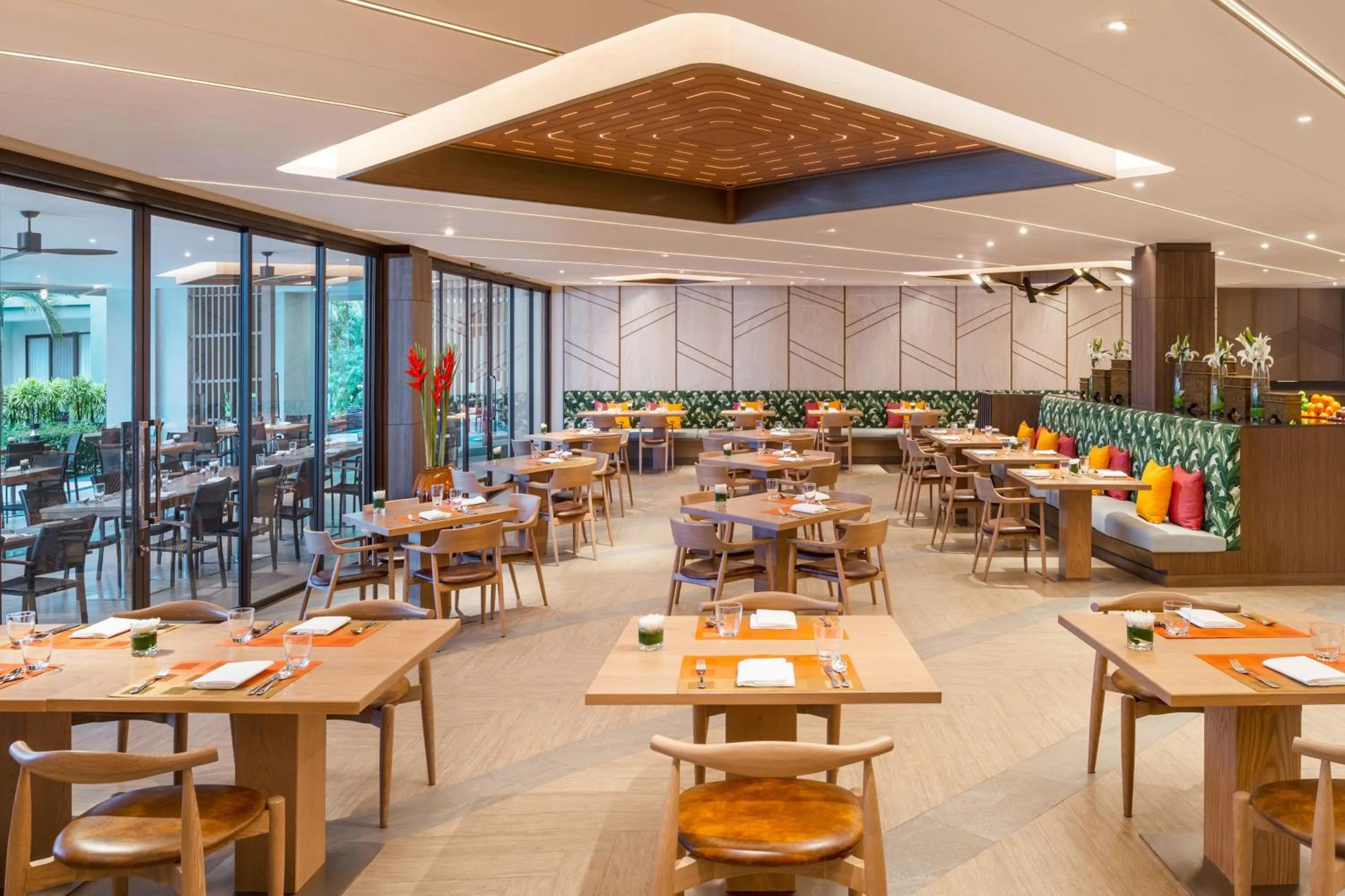 Restaurant/places to eat in Le Meridien Khao Lak Resort & Spa