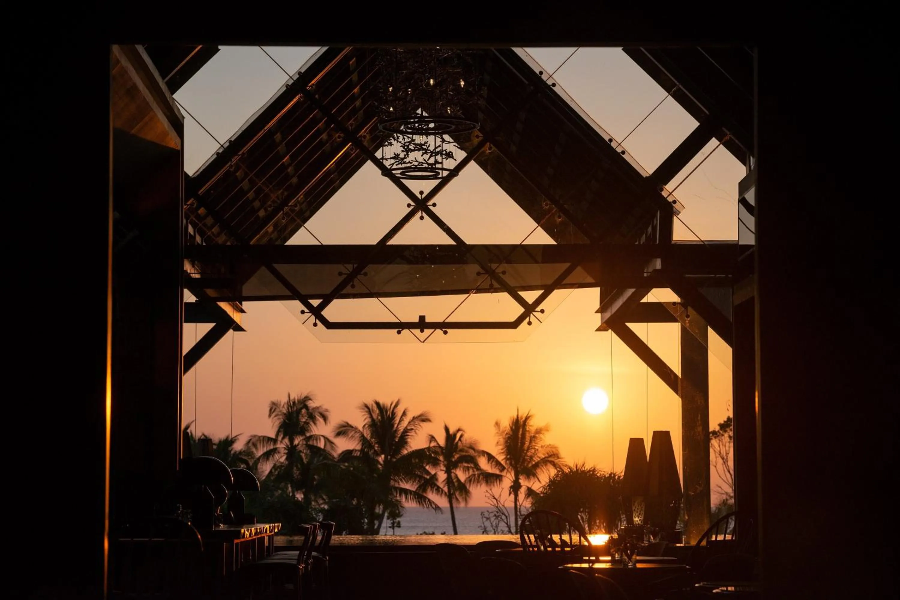 Restaurant/places to eat in Le Meridien Khao Lak Resort & Spa