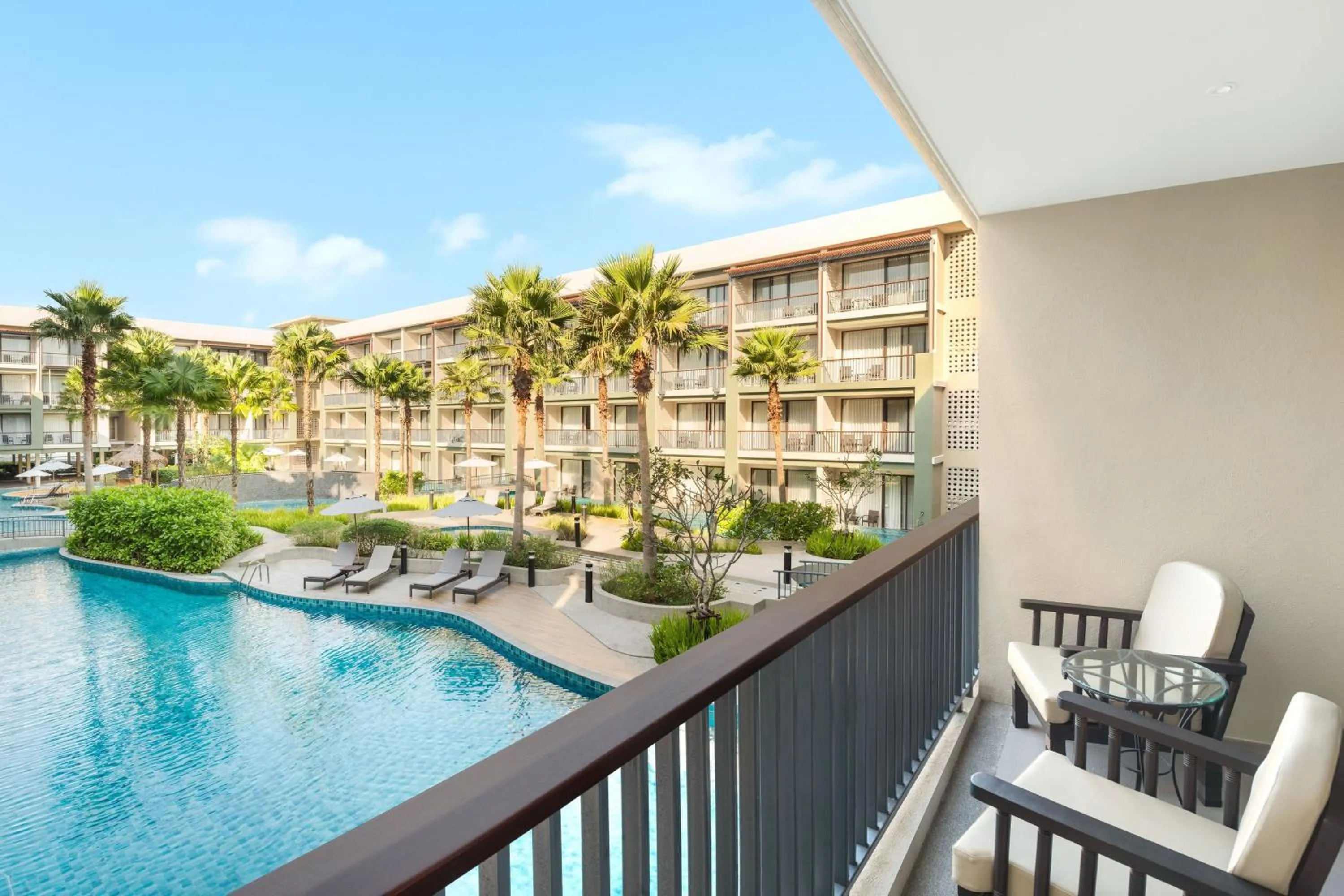 Swimming pool in Le Meridien Khao Lak Resort & Spa