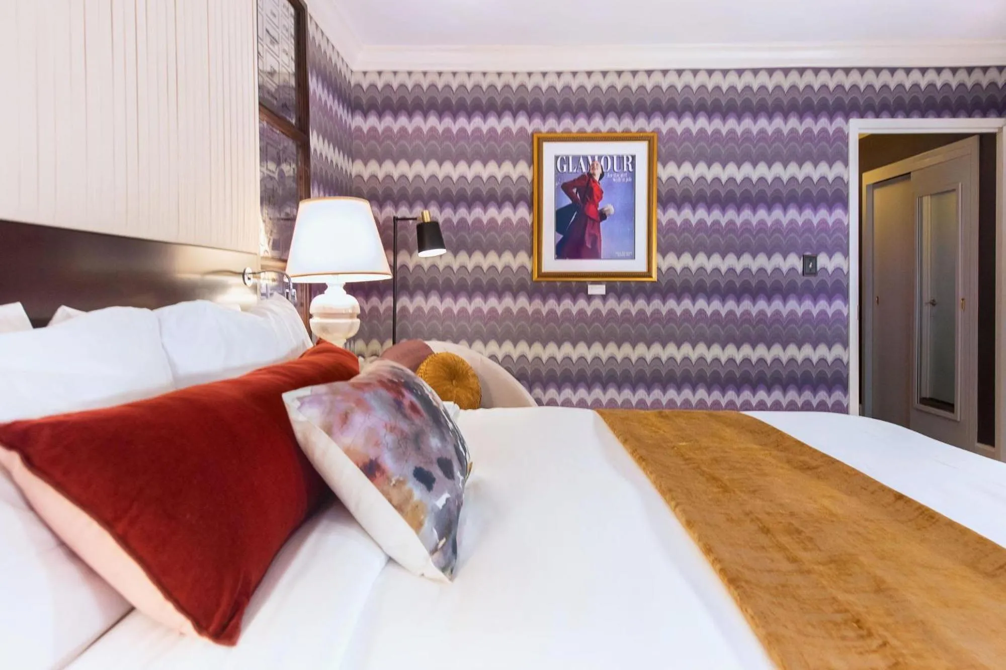 Photo of the whole room, Bed in Hamilton Hotel - Washington DC