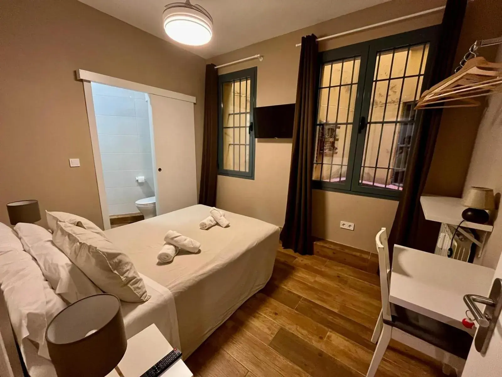 Toilet, Bed in Palacete de la Almudayna Toilet, Bed in Palacete de la Almudayna