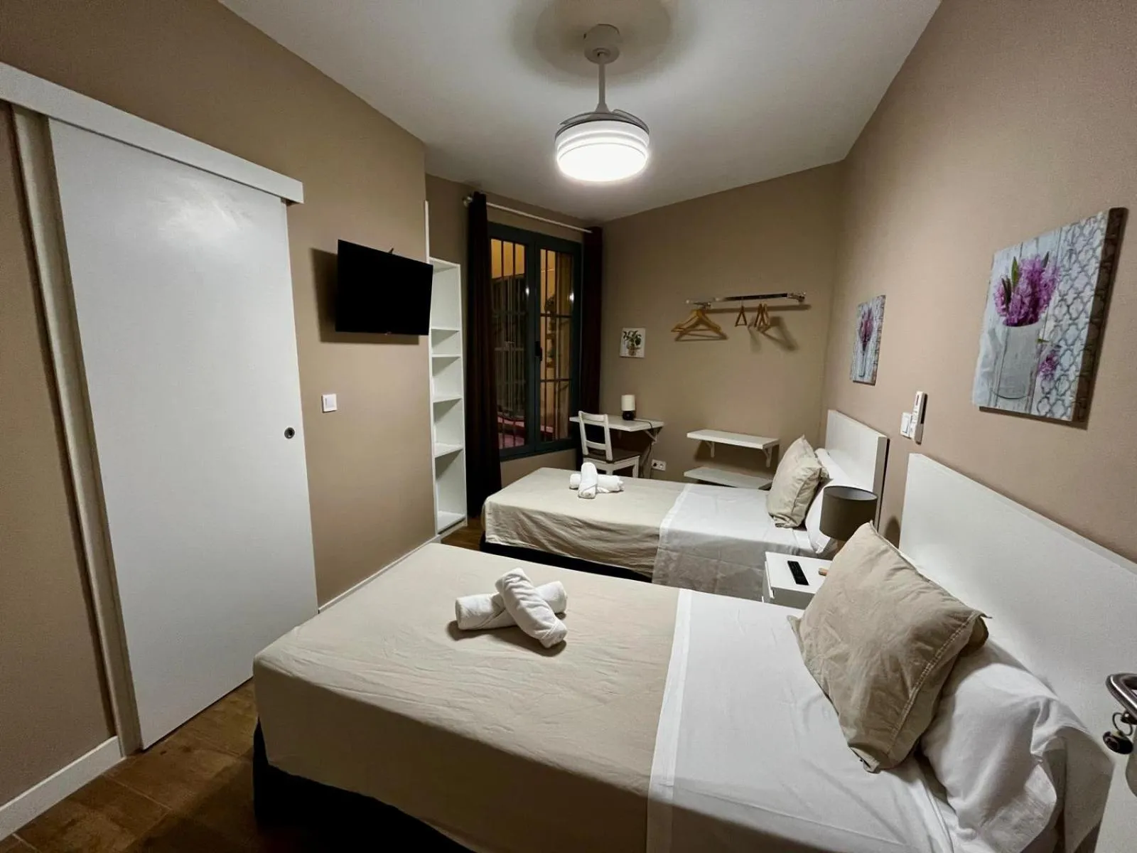 Toilet, Bed in Palacete de la Almudayna