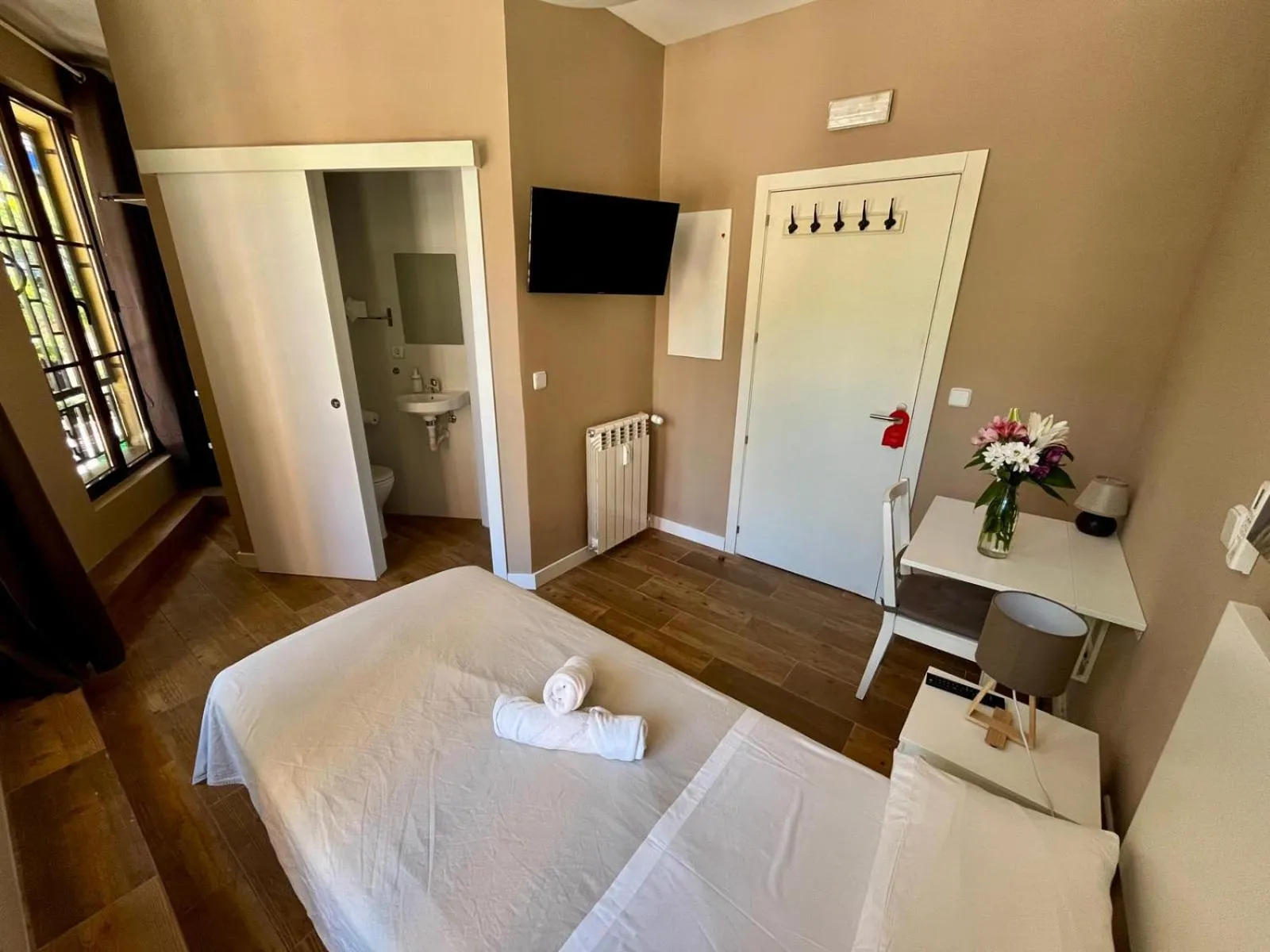 Shower, Bed in Palacete de la Almudayna