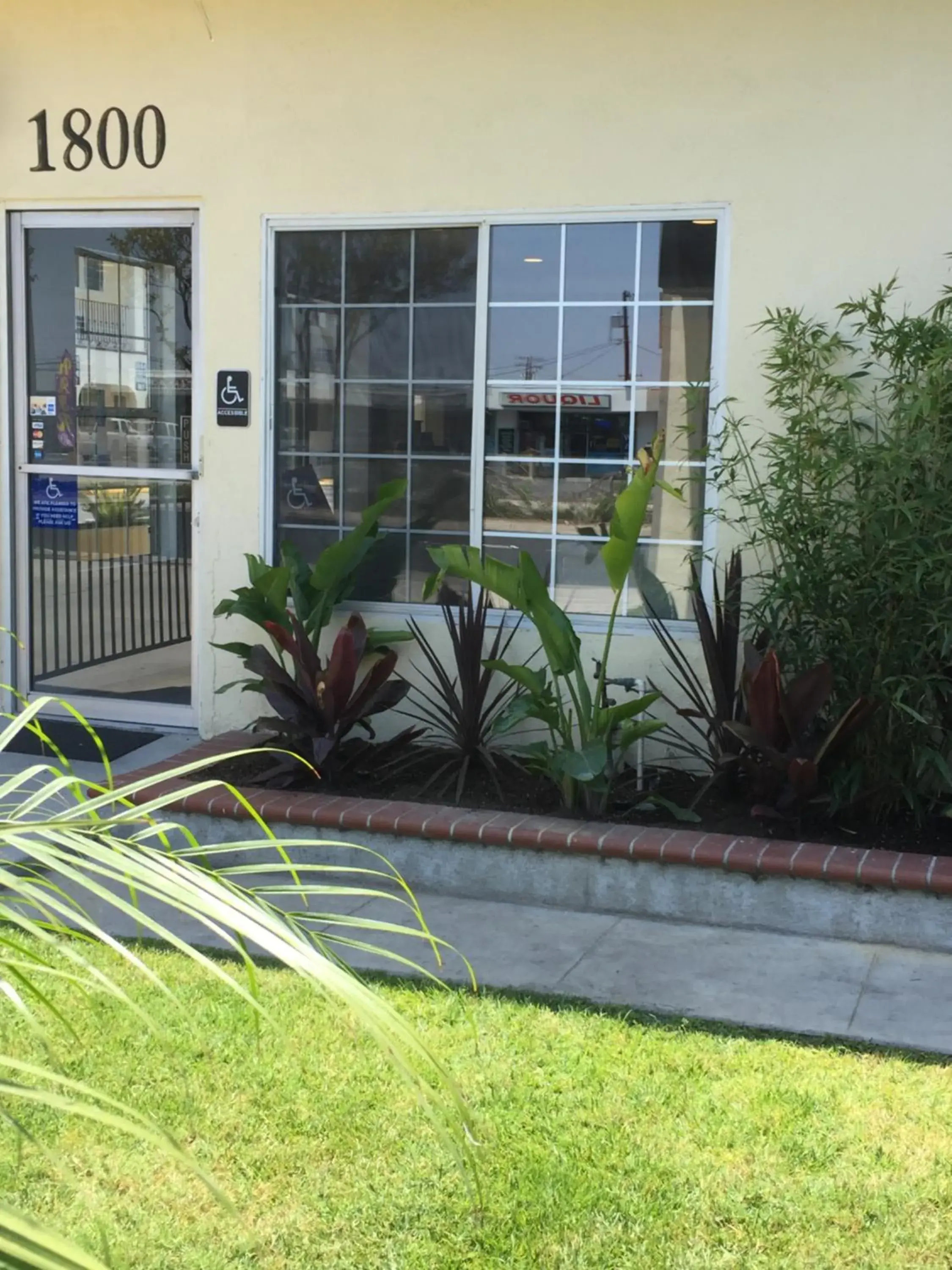 Facade/entrance in Anaheim Executive Inn & Suites Facade/entrance in Anaheim Executive Inn & Suites
