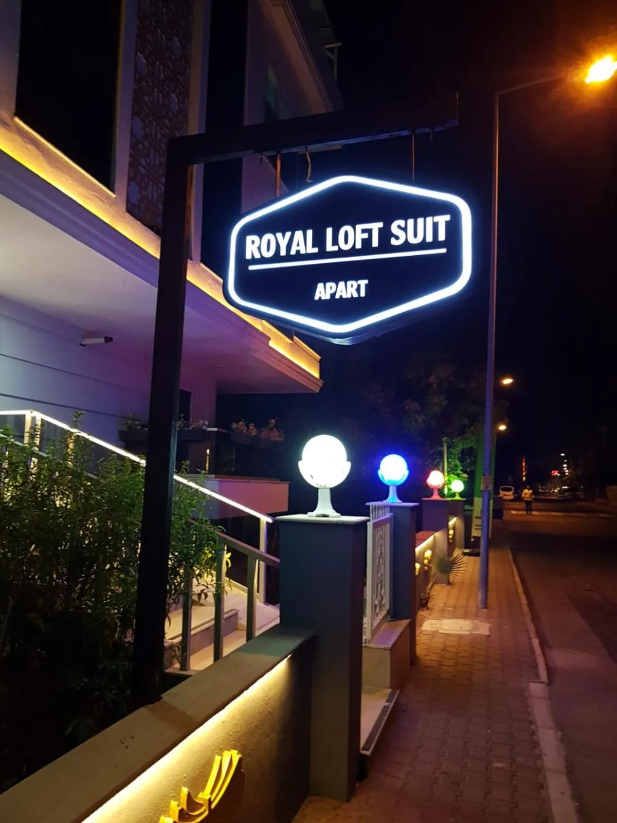 Royal Loft Suit
