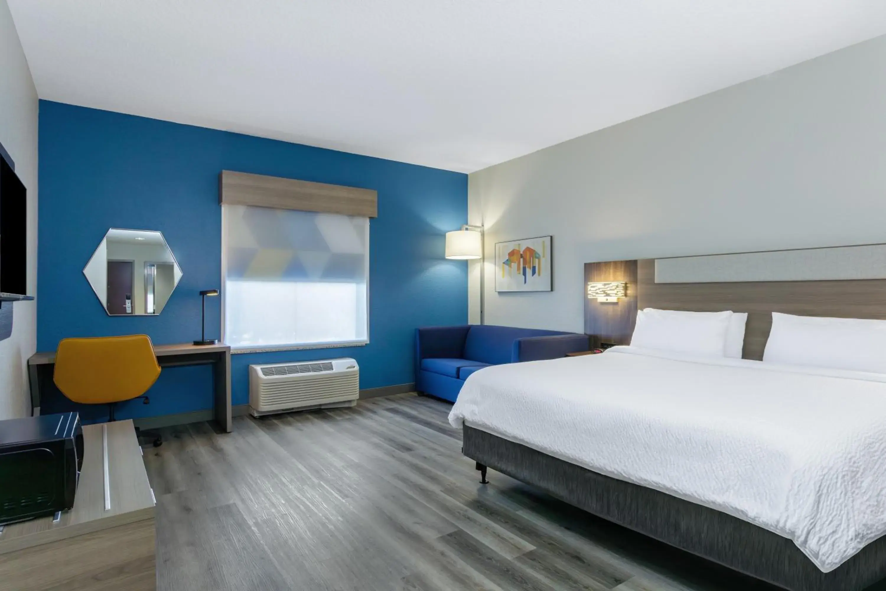 King Room - Mobility Access/Hearing Accessible in Holiday Inn Express Orlando-Ocoee East by IHG King Room - Mobility Access/Hearing Accessible in Holiday Inn Express Orlando-Ocoee East by IHG