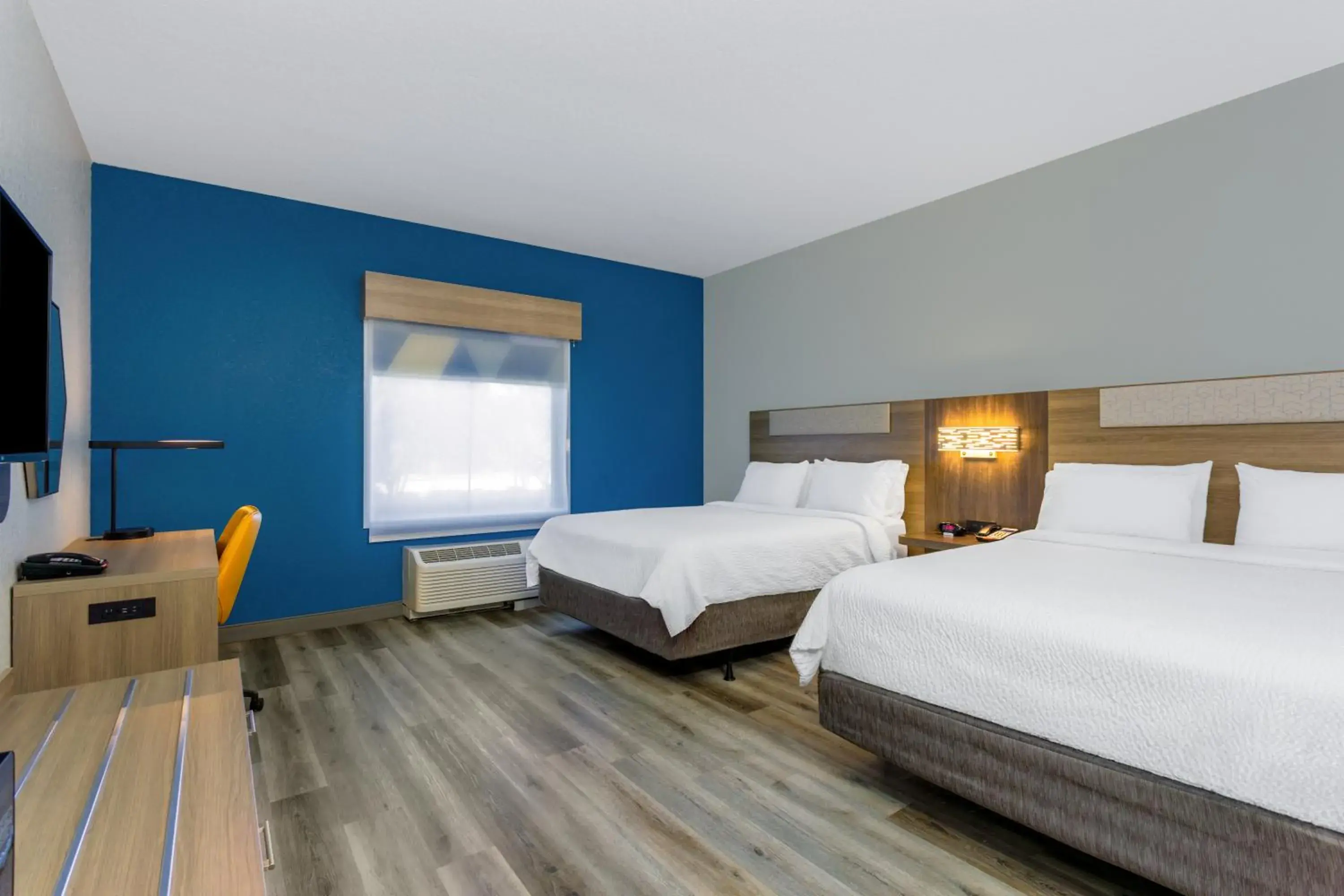 Bed in Holiday Inn Express Orlando-Ocoee East by IHG Bed in Holiday Inn Express Orlando-Ocoee East by IHG