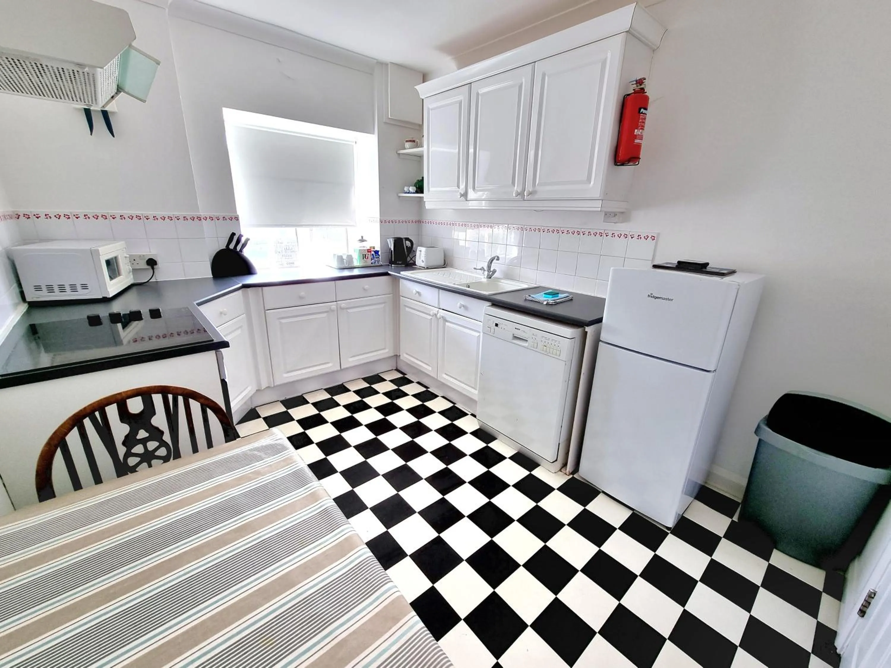 Kitchen or kitchenette in Beachcomber Holiday Apartments