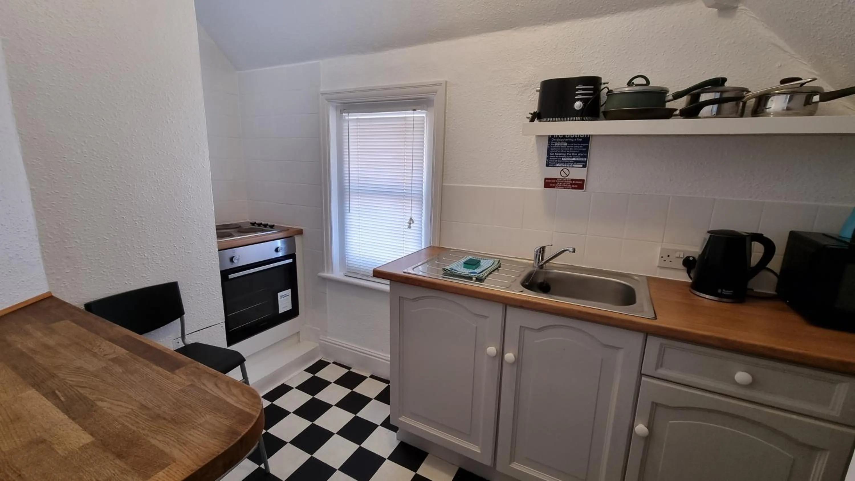 Kitchen or kitchenette in Beachcomber Holiday Apartments