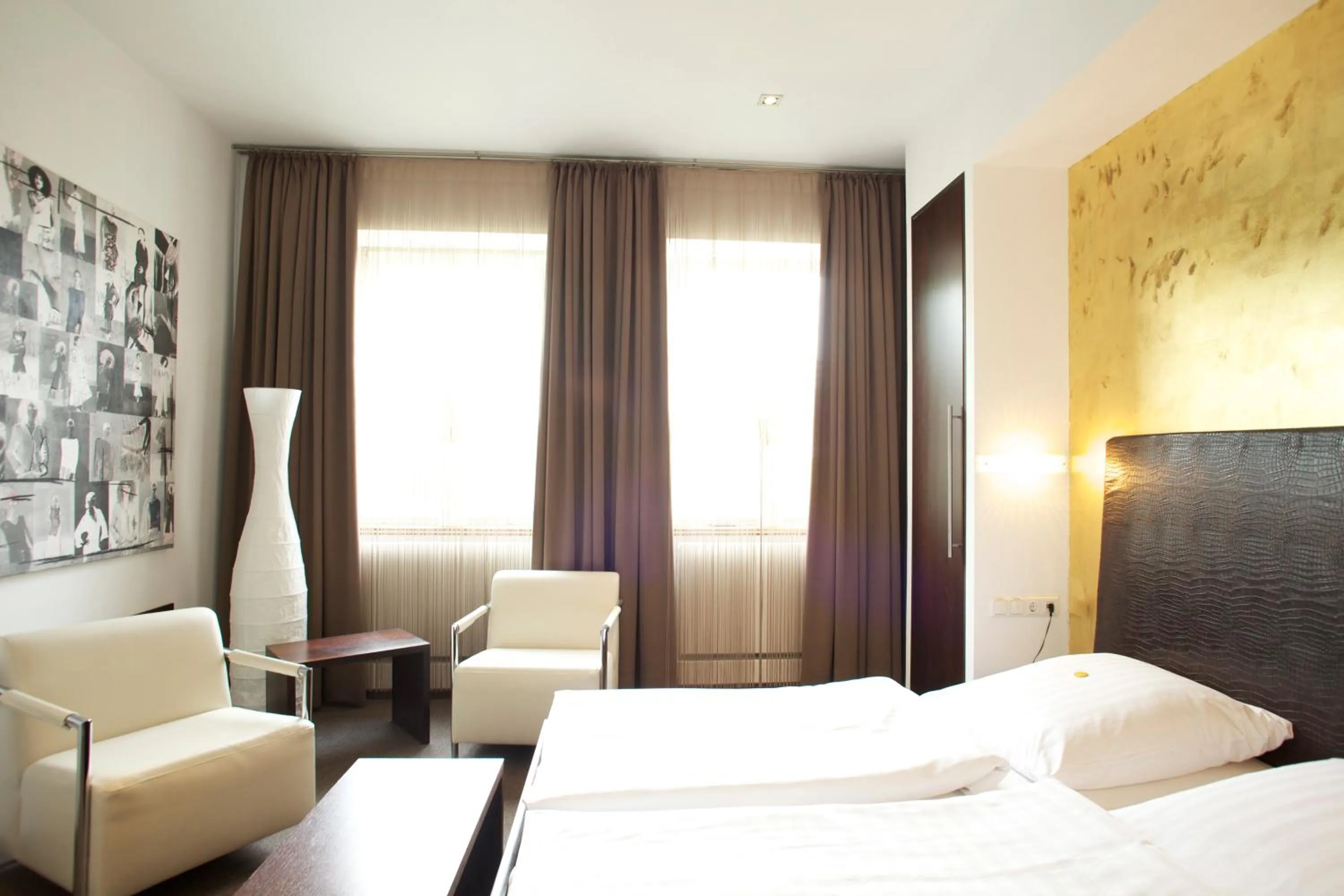 Photo of the whole room, Bed in Hotel Zur Wartburg