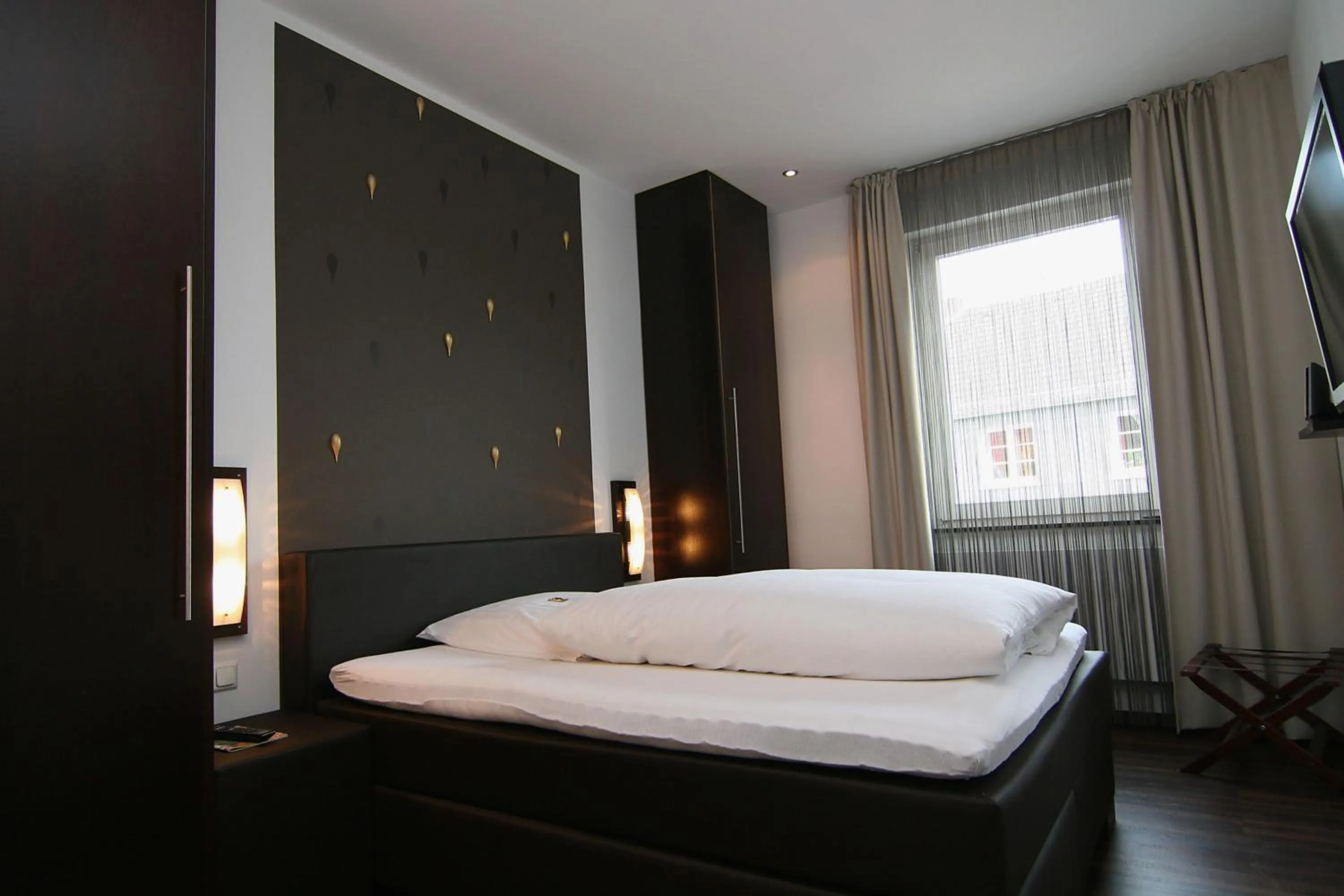 Photo of the whole room, Bed in Hotel Zur Wartburg