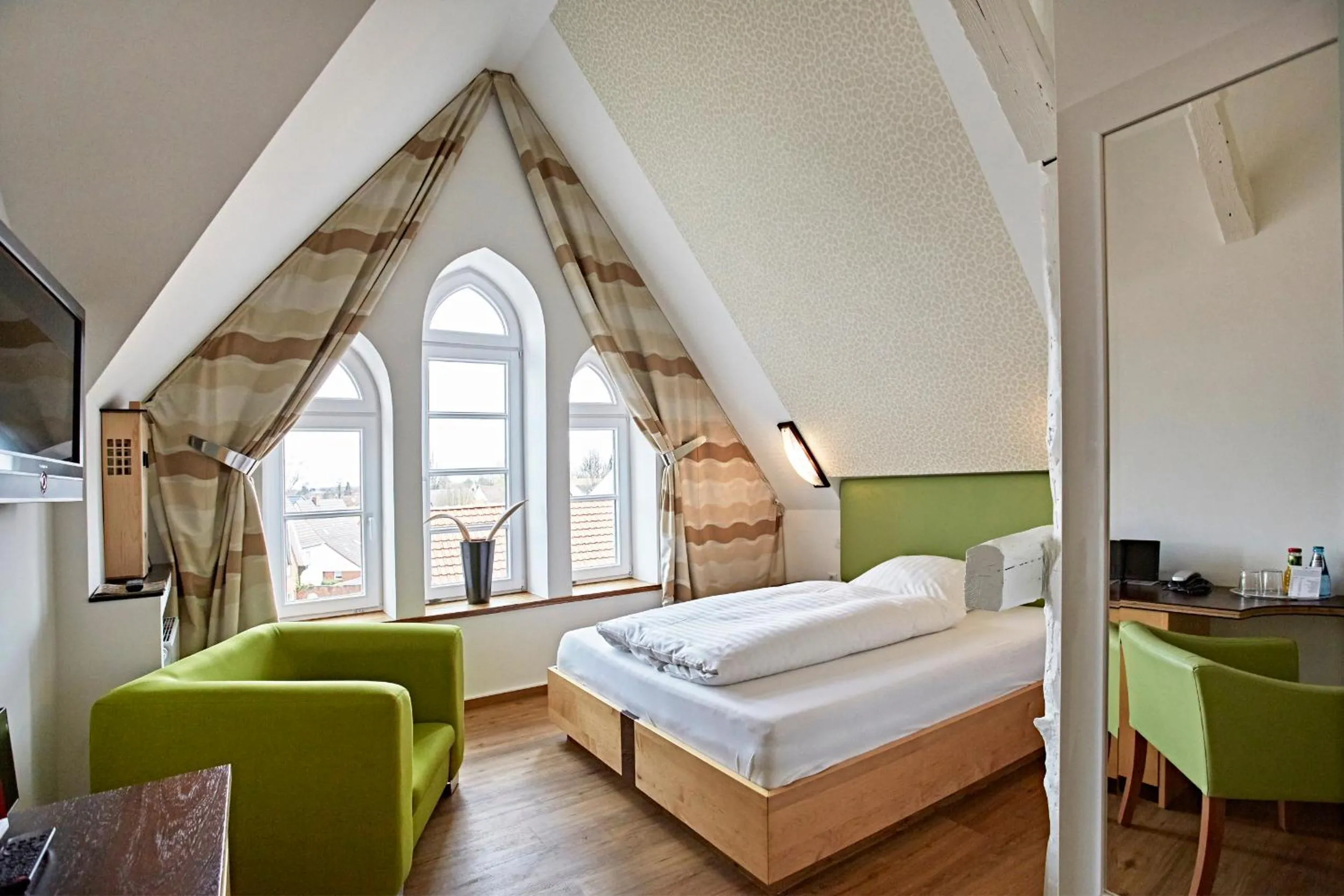 Day, Bed in Hotel Zur Wartburg