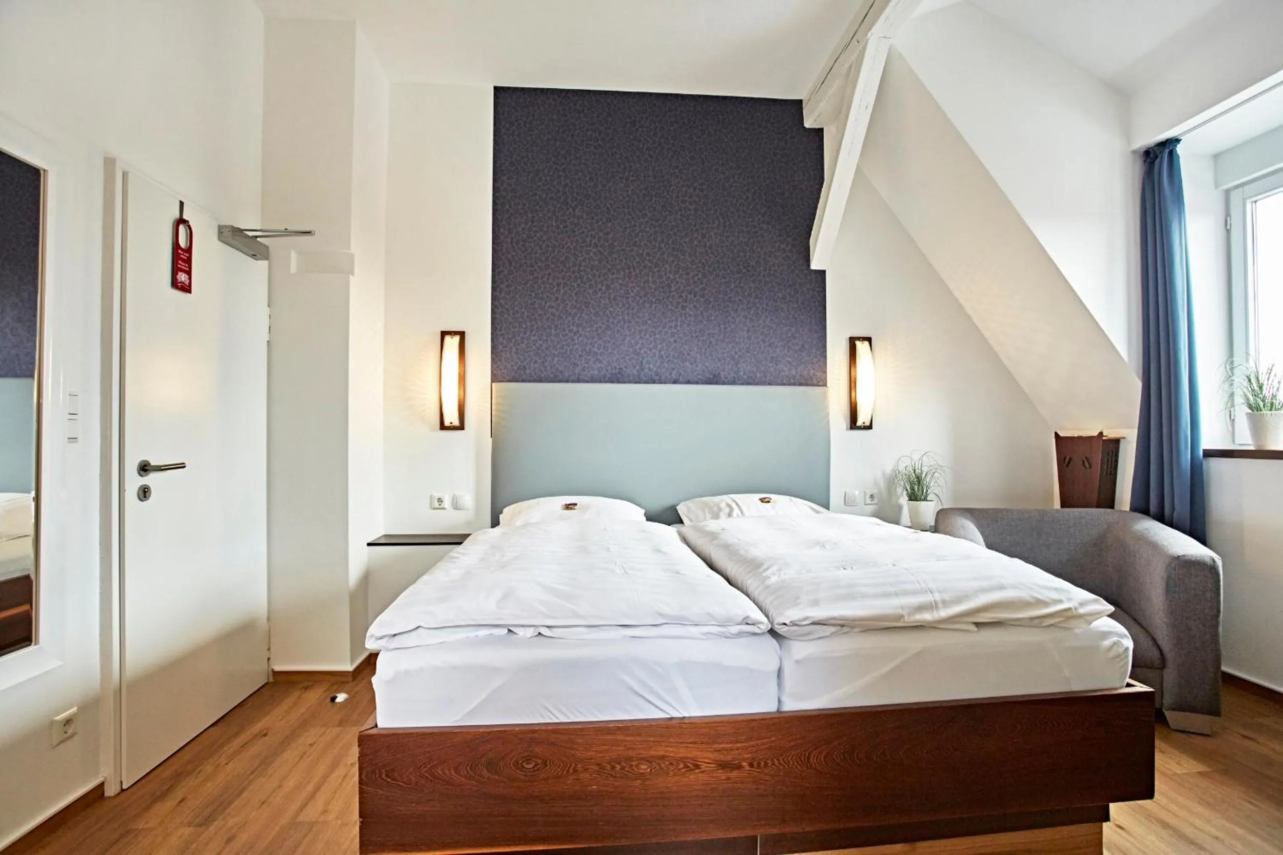Day, Bed in Hotel Zur Wartburg