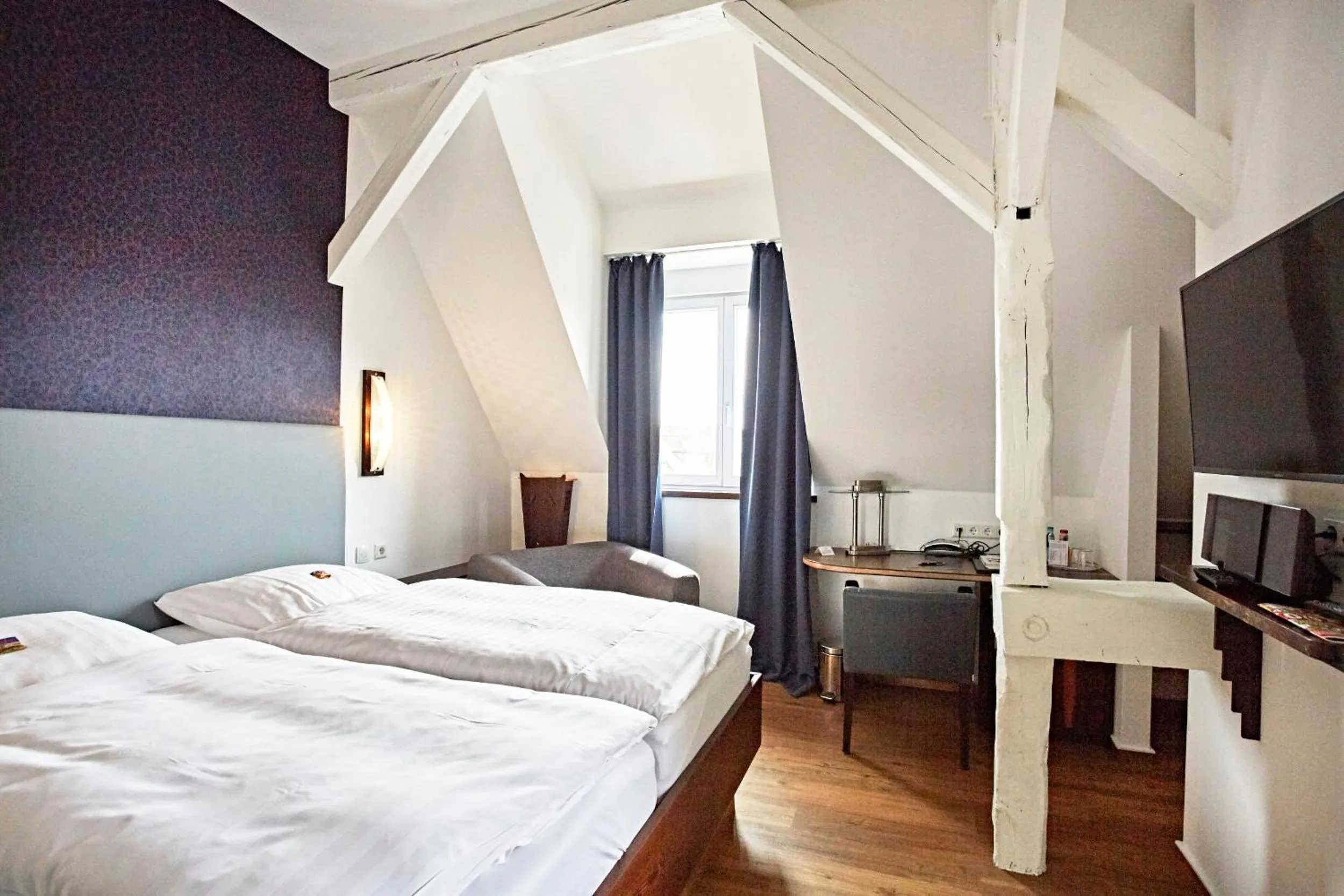 Day, Bed in Hotel Zur Wartburg