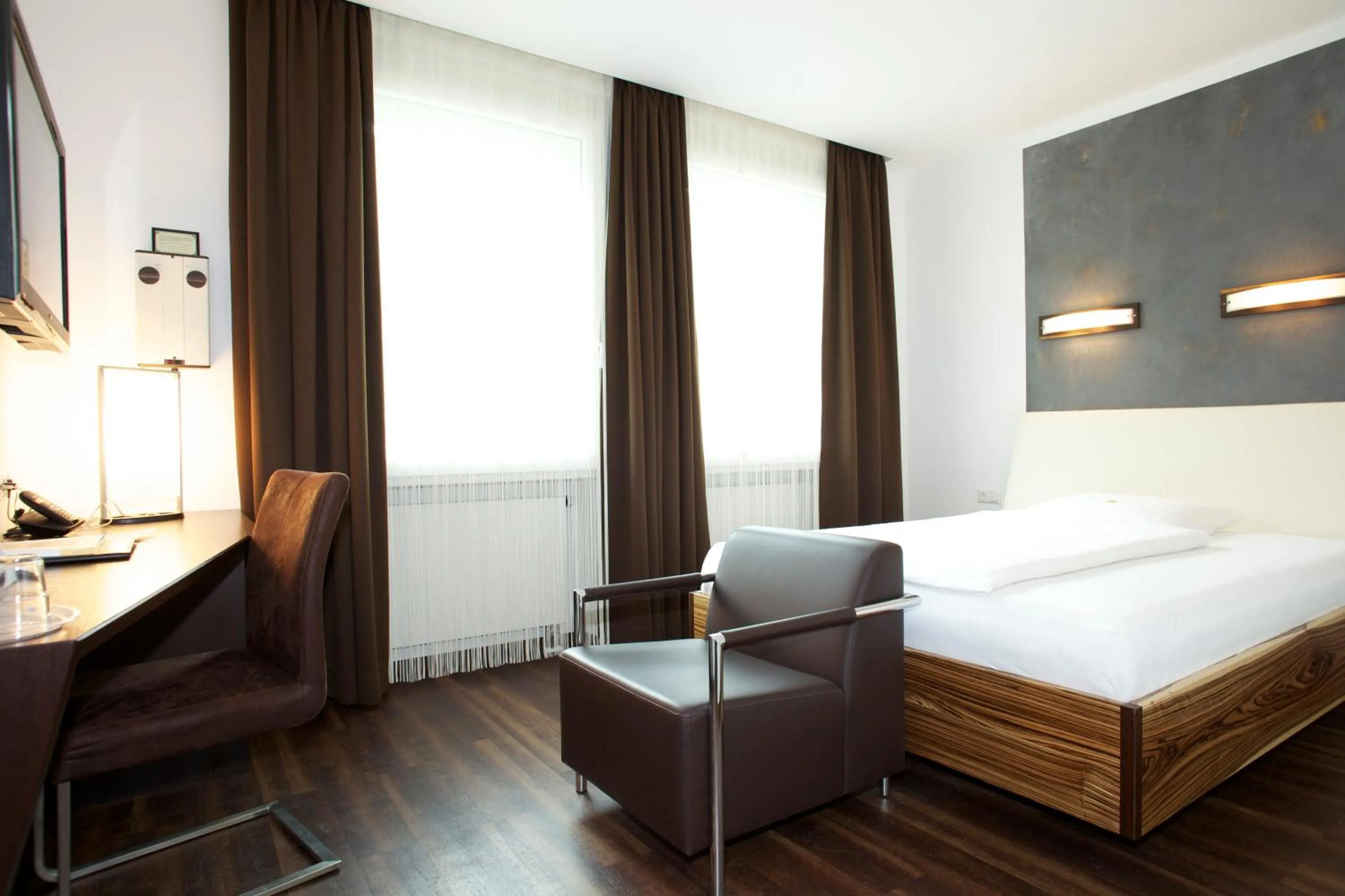 Photo of the whole room, Bed in Hotel Zur Wartburg