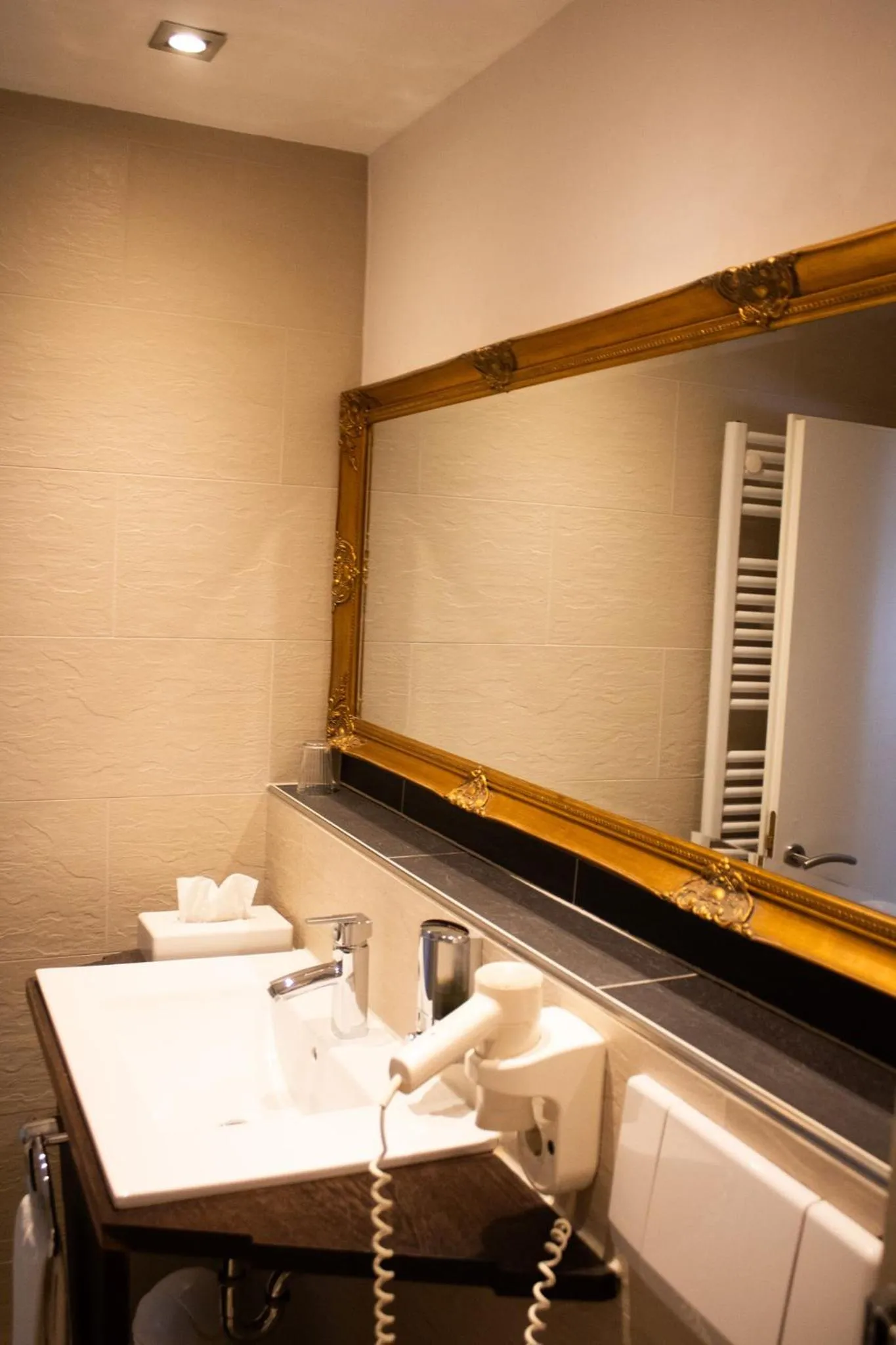 Bathroom in Hotel Zur Wartburg