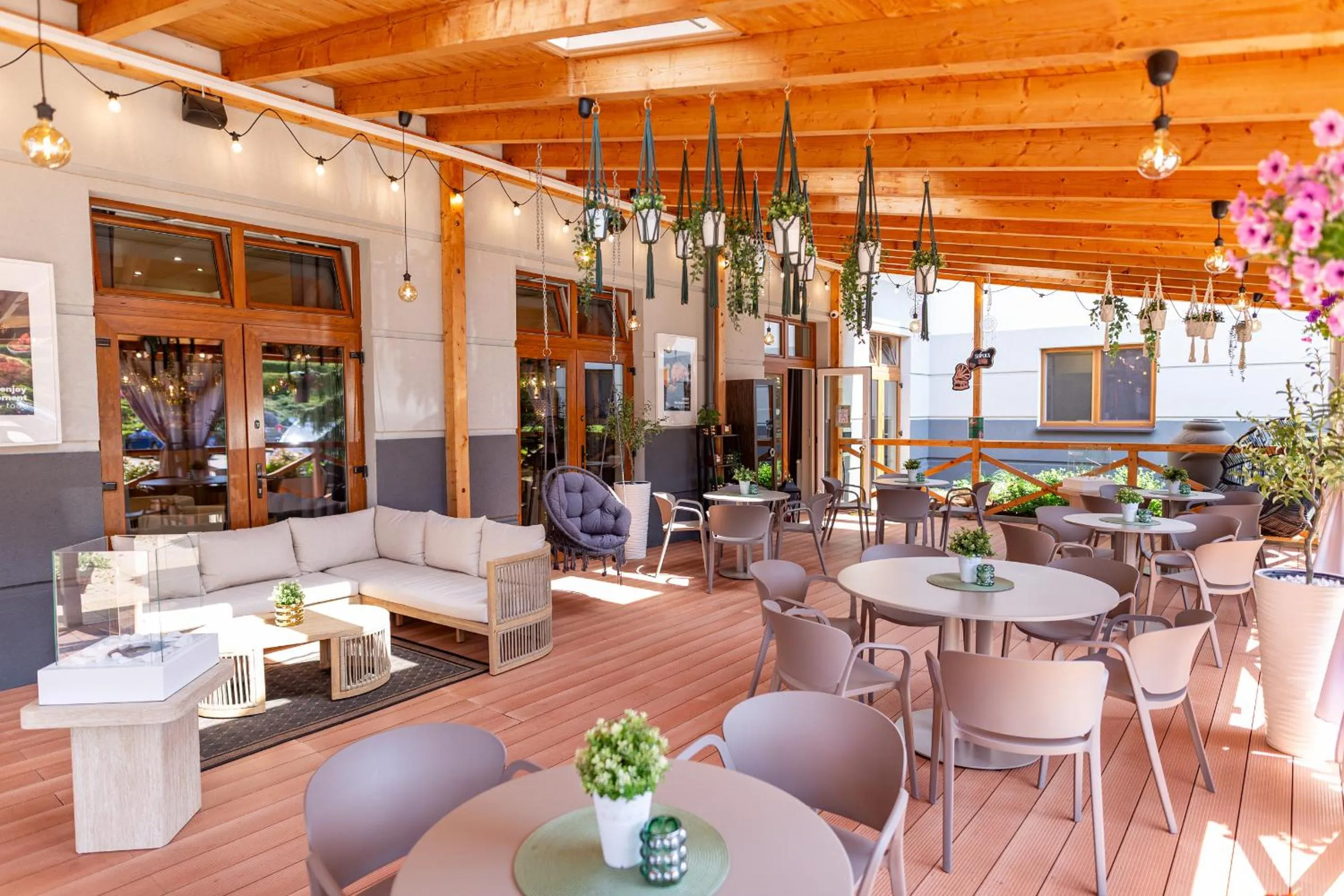 Restaurant/places to eat in Apartamenty i pokoje Montana