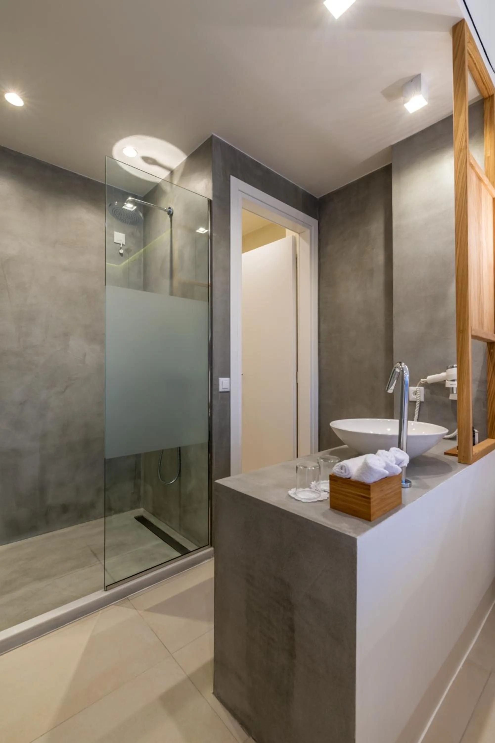 Toilet in Bluetopia Suites