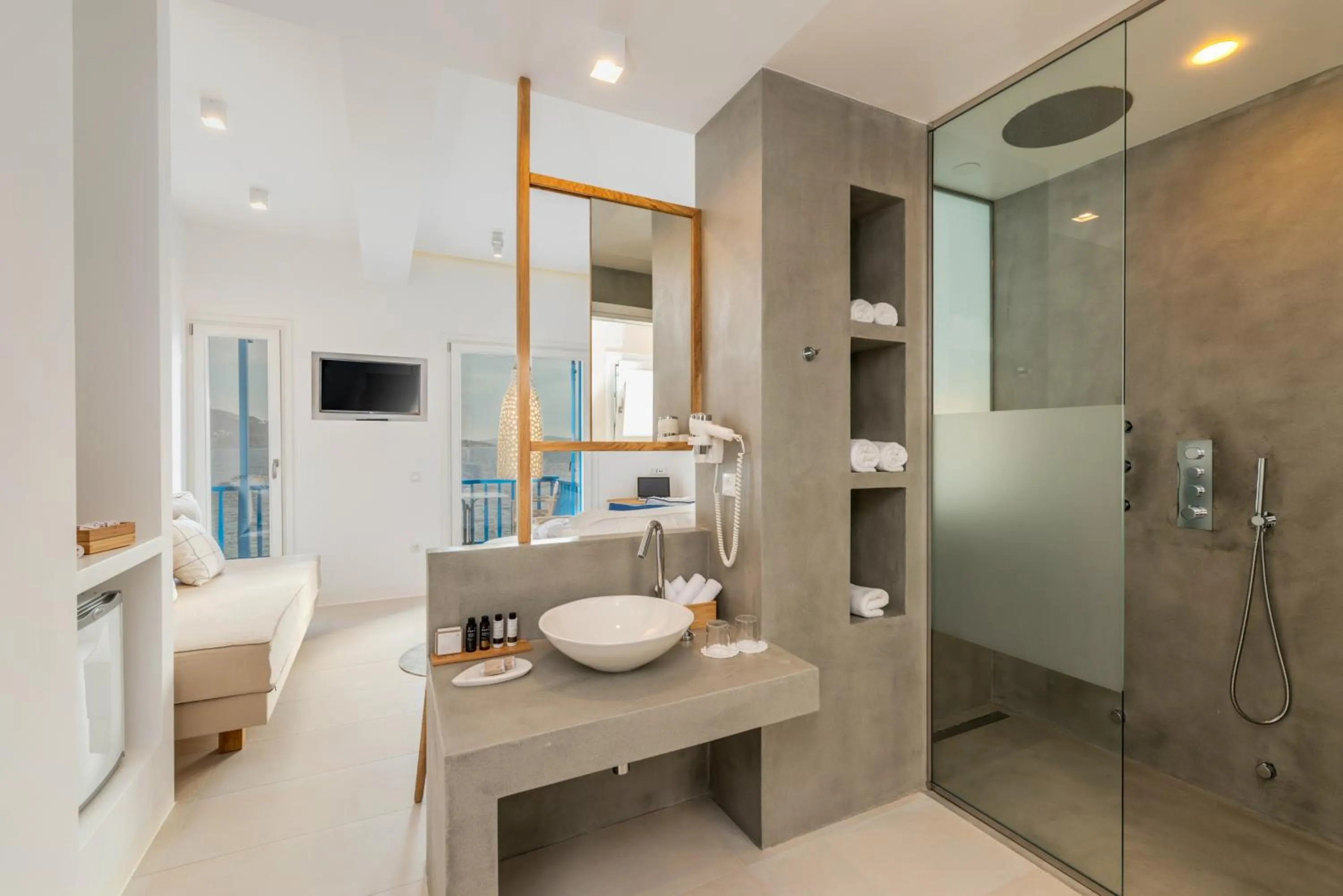 Toilet in Bluetopia Suites