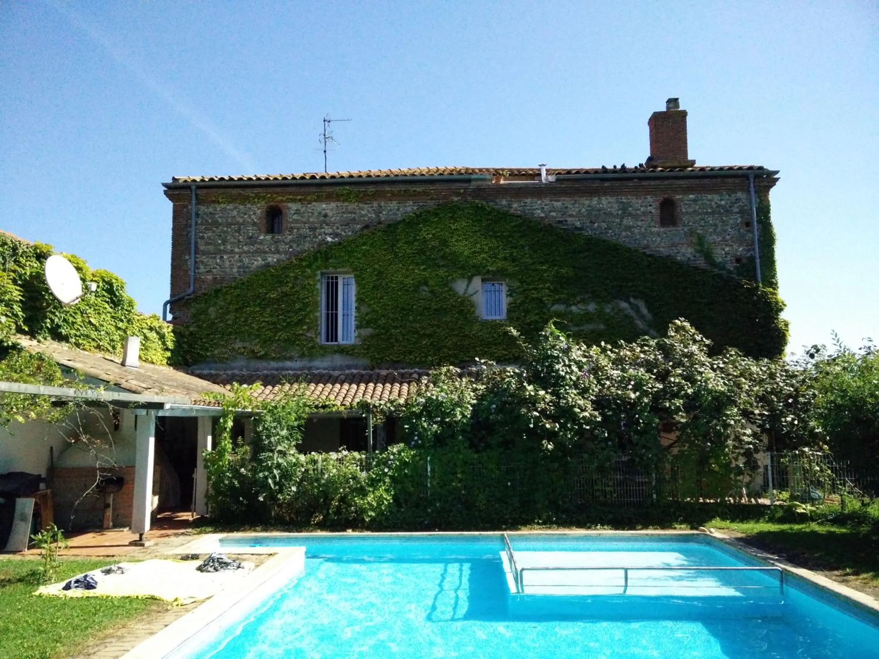 Swimming pool in Gentil'Home - Toulouse B&B Prestige