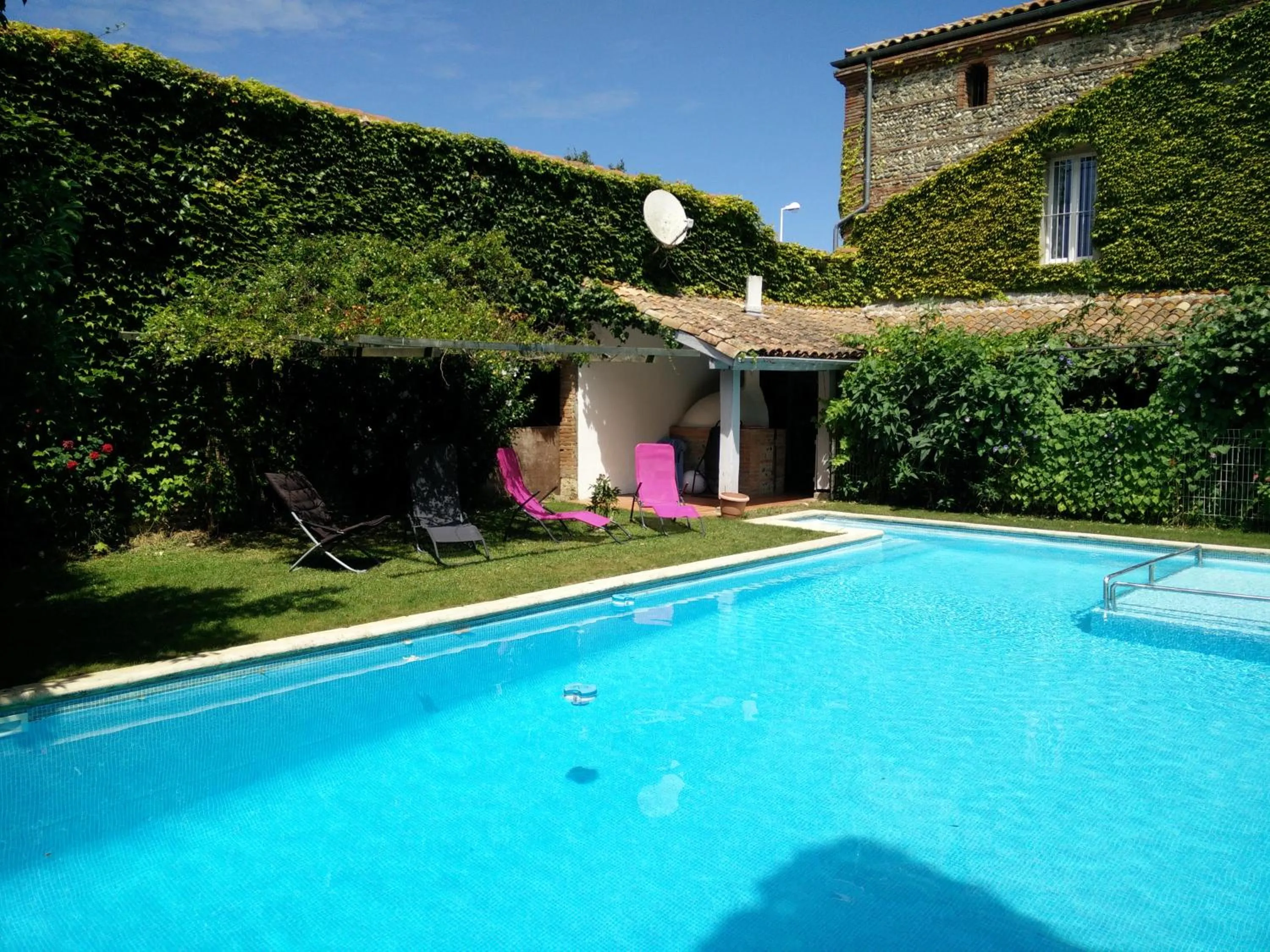 Swimming pool in Gentil'Home - Toulouse B&B Prestige