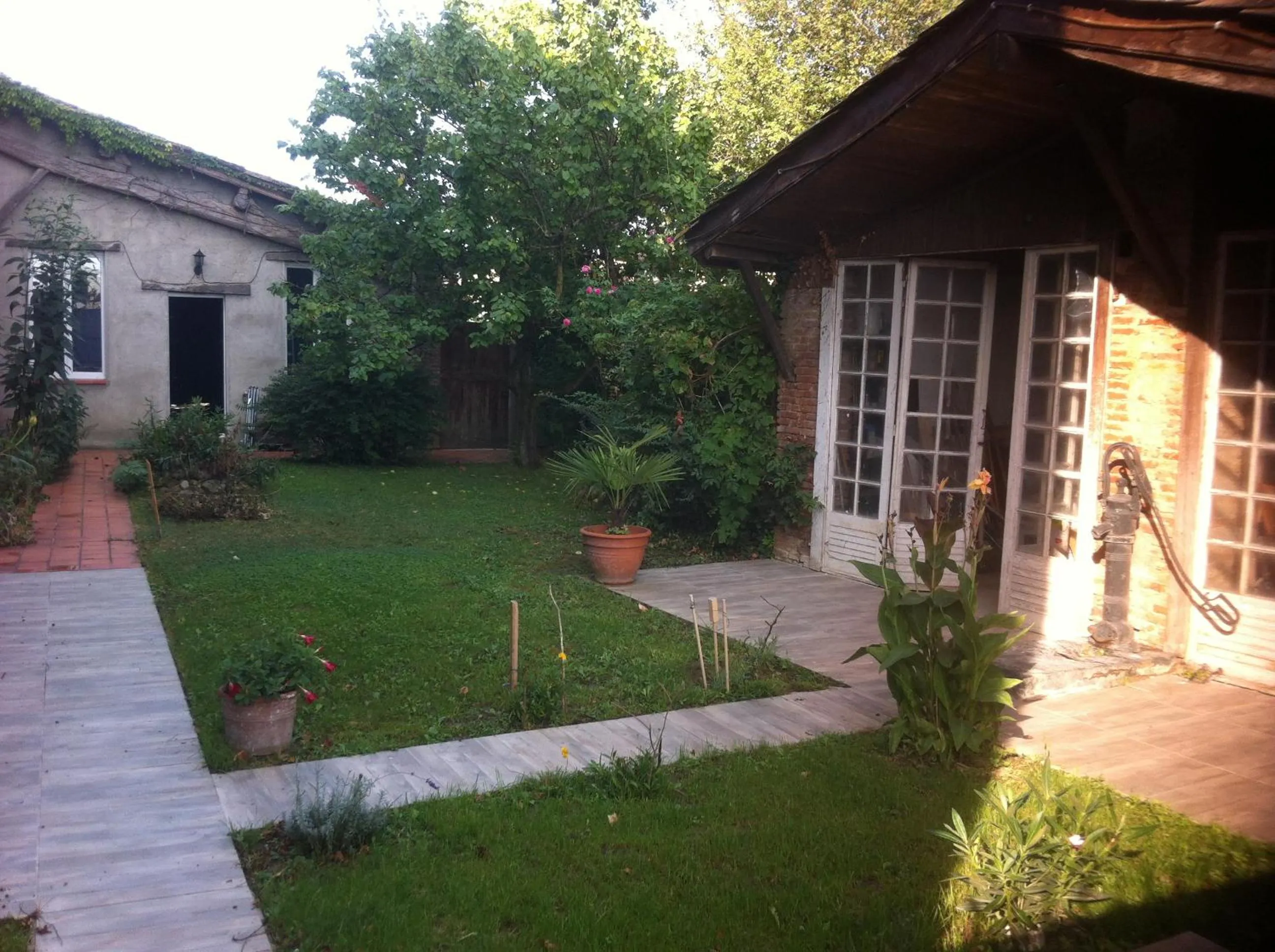 Garden in Gentil'Home - Toulouse B&B Prestige