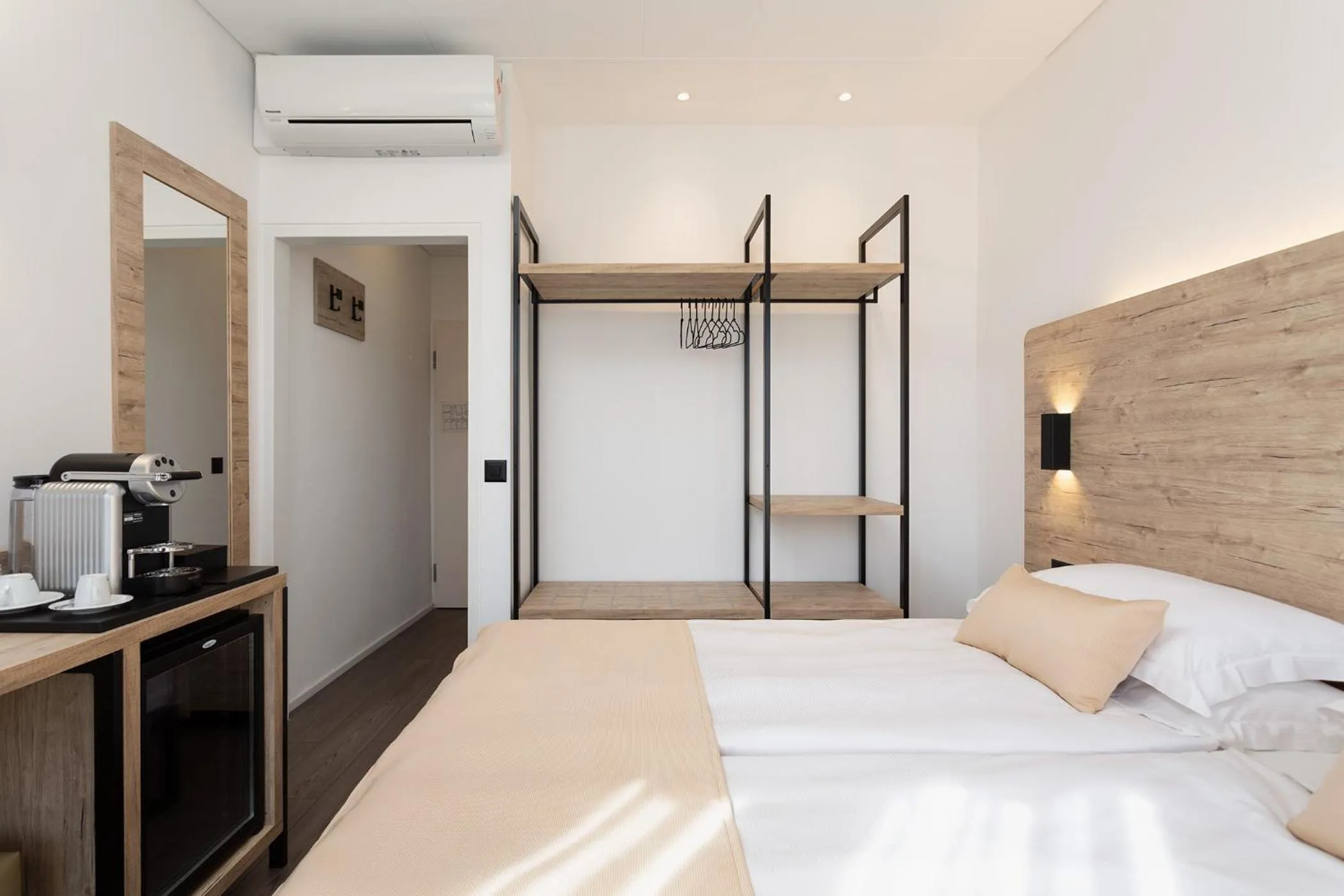 Bedroom, Bed in Hotel Du Lac