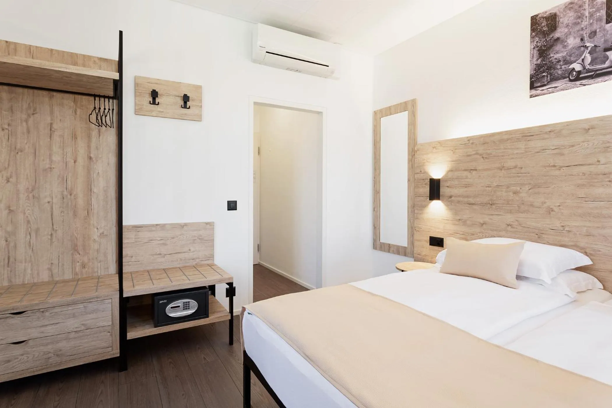 Bedroom, Bed in Hotel Du Lac