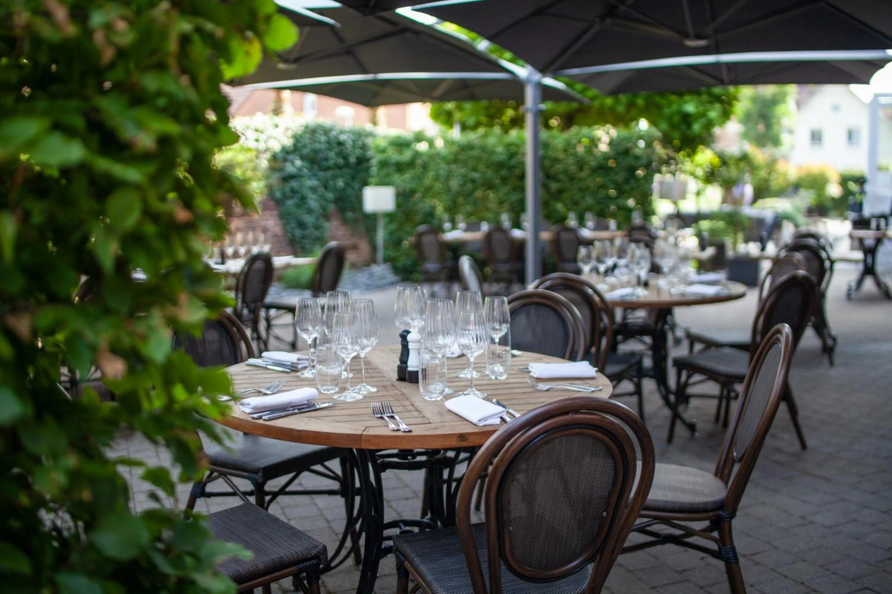 Patio in The Originals Boutique, La Maison Rouge, Lens Ouest