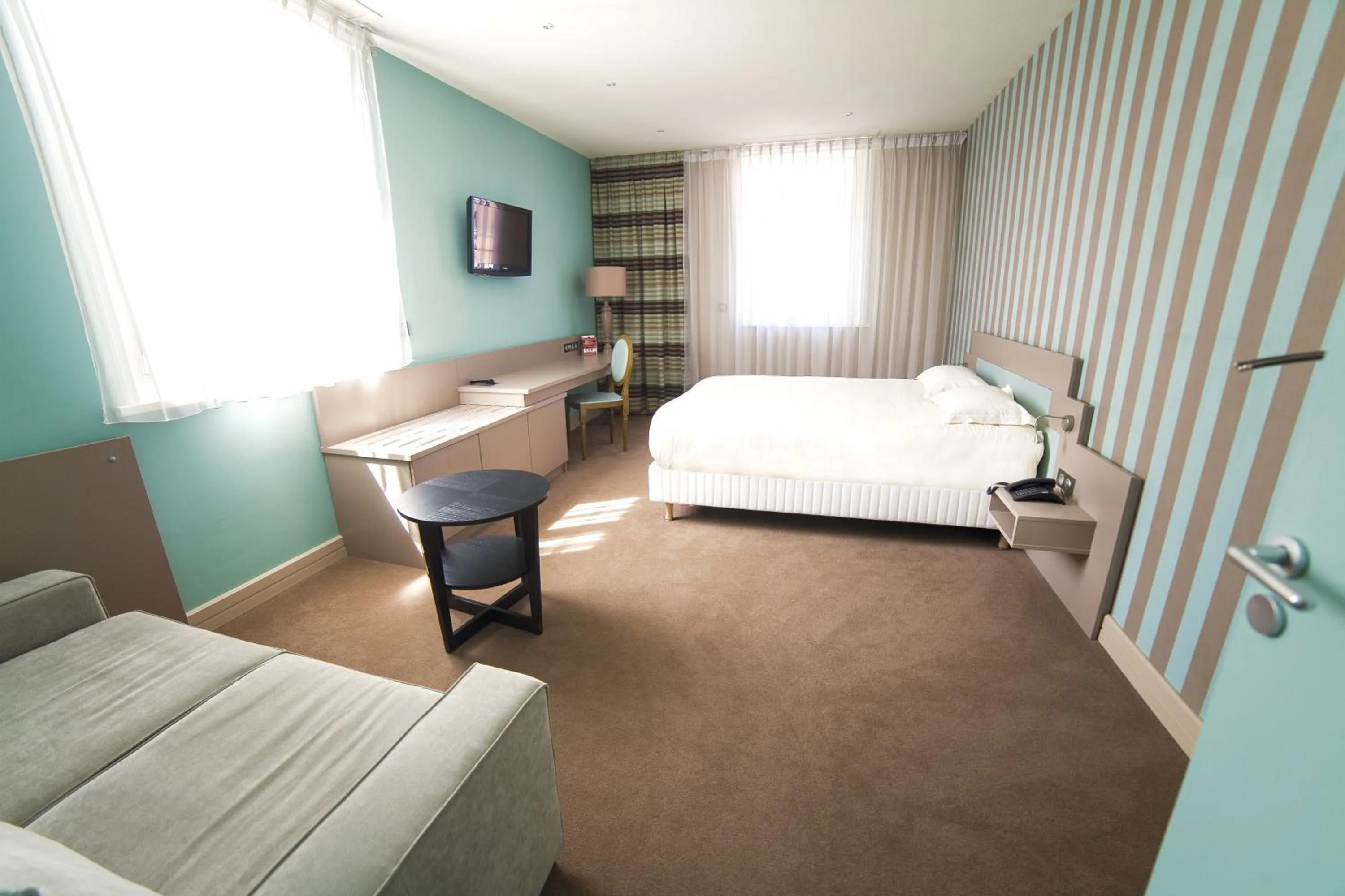 Decorative detail, Bed in The Originals Boutique, La Maison Rouge, Lens Ouest