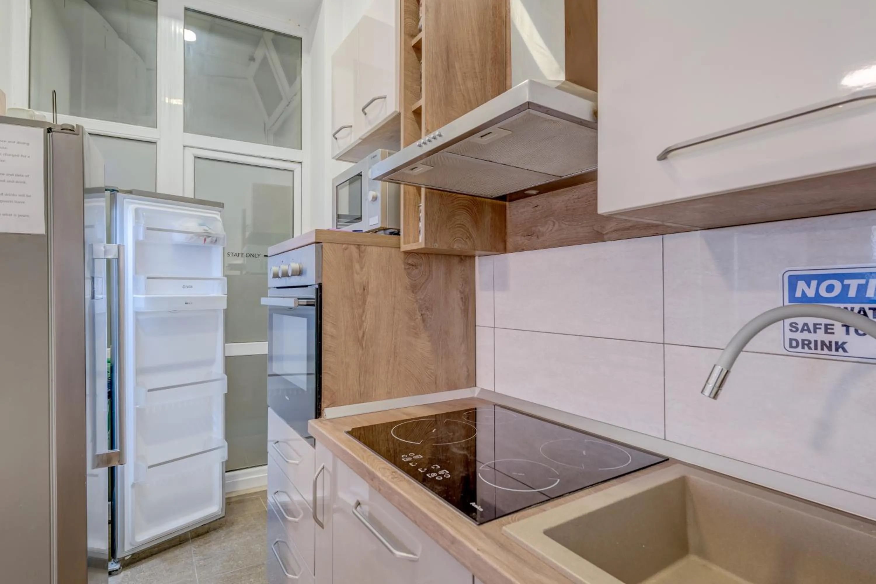 Communal kitchen in Hostel Colors Of Adriatic - Youth Only