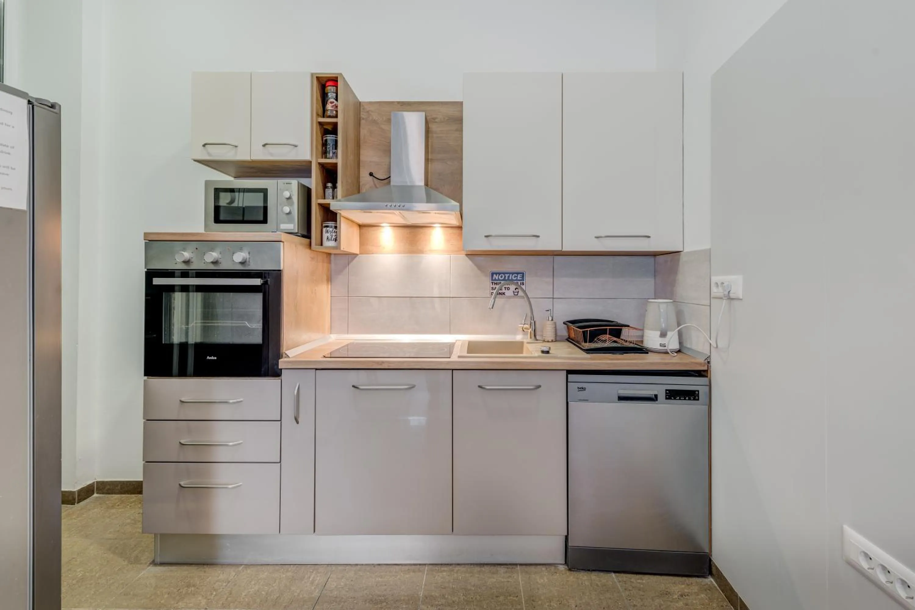 Communal kitchen in Hostel Colors Of Adriatic - Youth Only