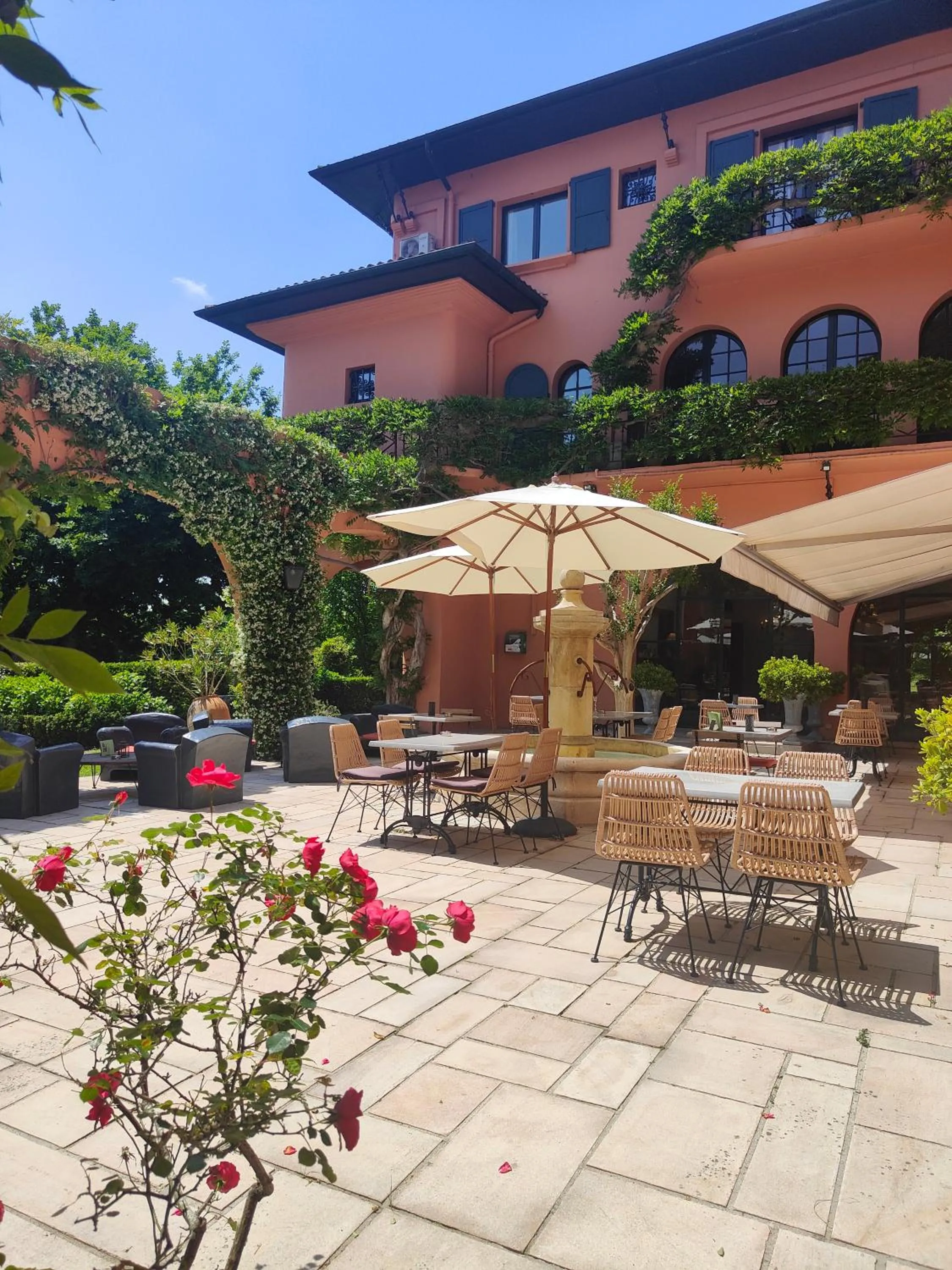 Property building in Hôtel Chantaco Golf & Wellness