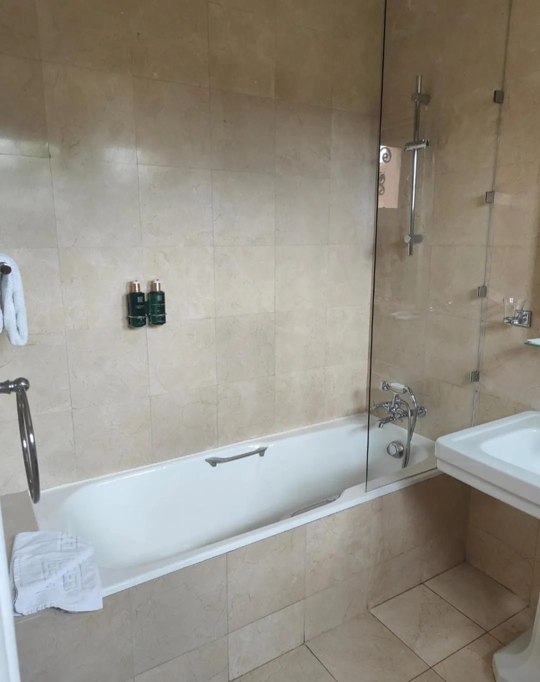 Bathroom in Hôtel Chantaco Golf & Wellness