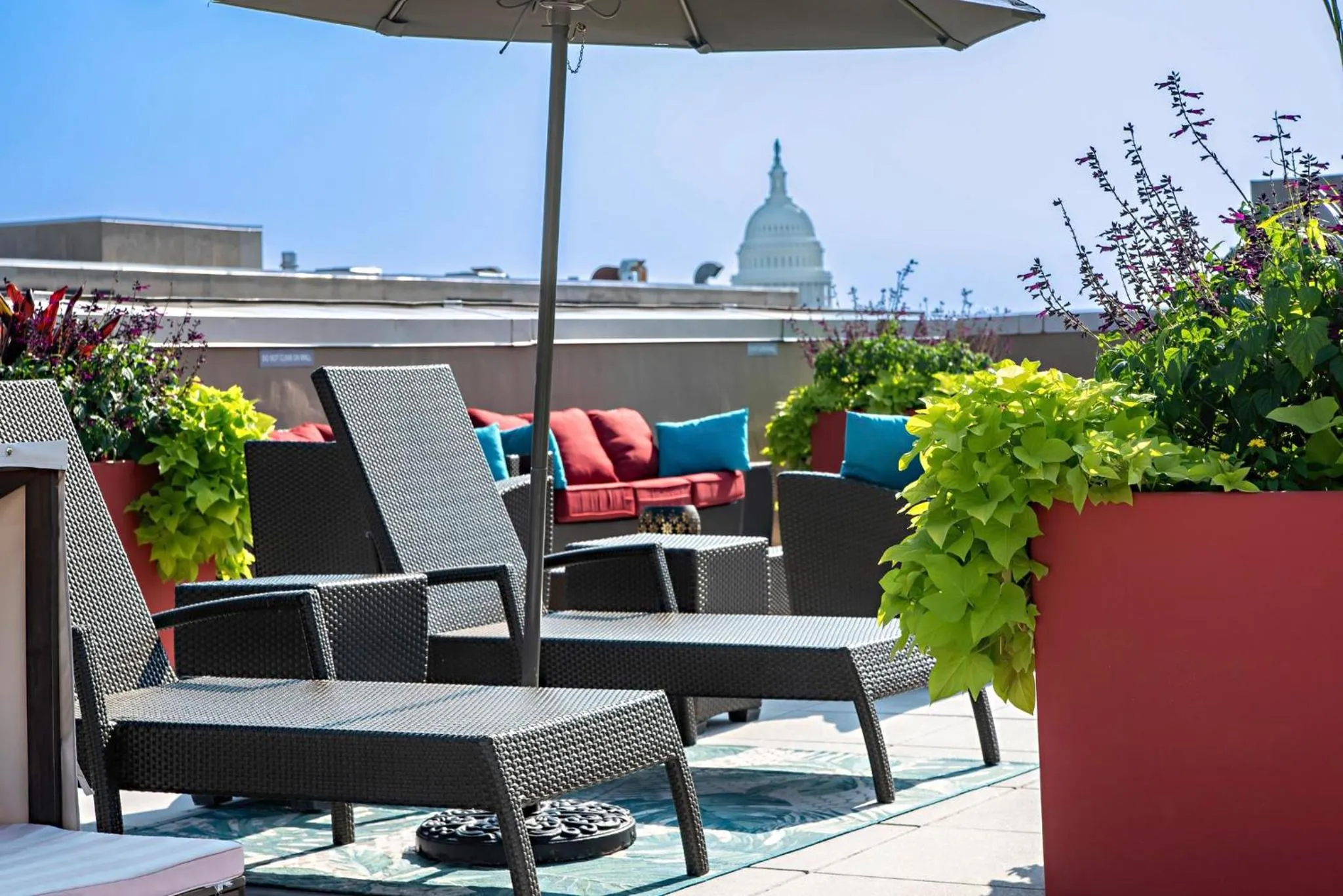 Swimming pool in Holiday Inn Washington Capitol-National Mall by IHG