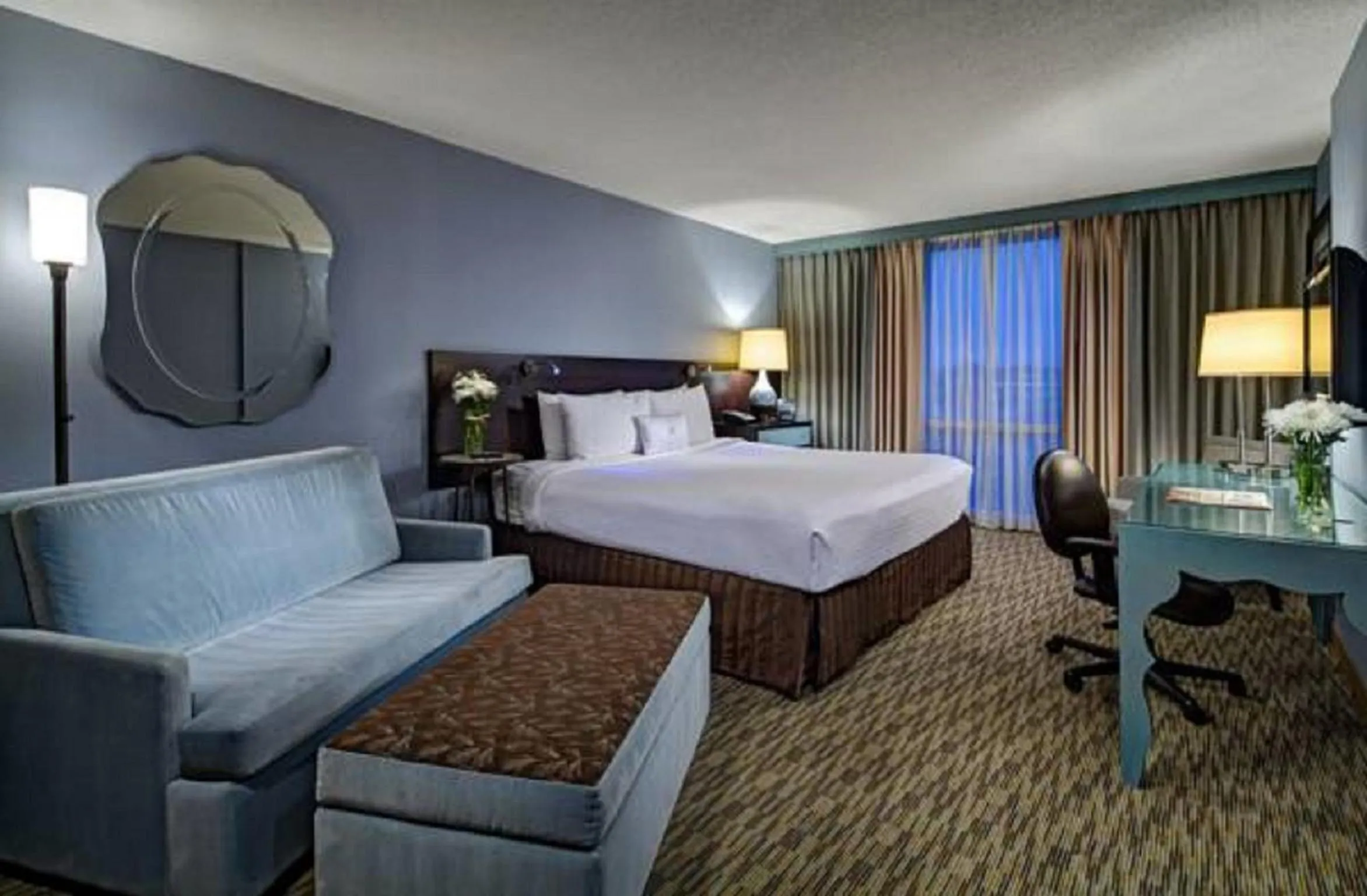 Bedroom, Bed in Crowne Plaza Chicago O'Hare Hotel & Conference Center by IHG