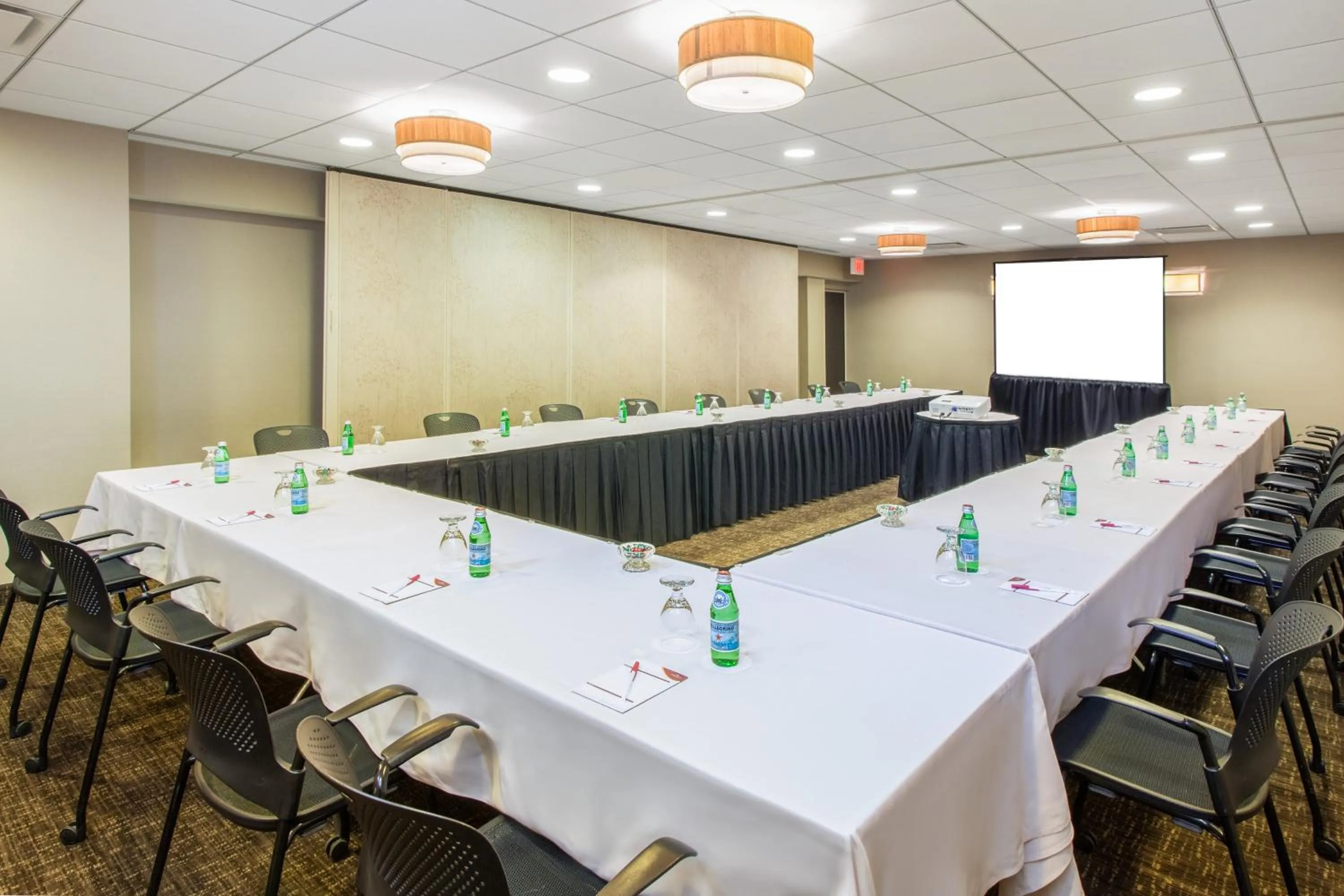Meeting/conference room in Crowne Plaza Chicago O'Hare Hotel & Conference Center by IHG