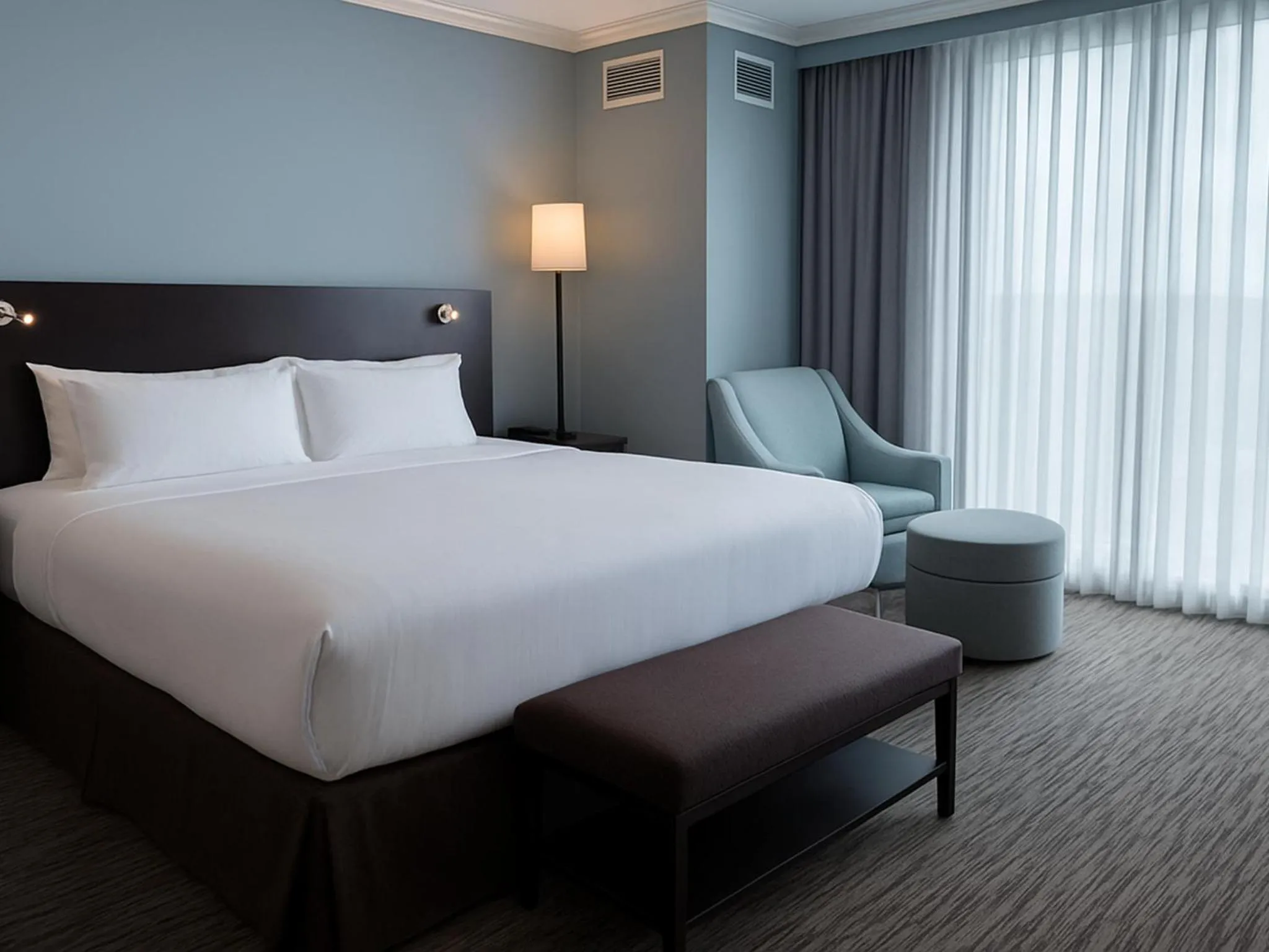 Bedroom, Bed in Crowne Plaza Chicago O'Hare Hotel & Conference Center by IHG