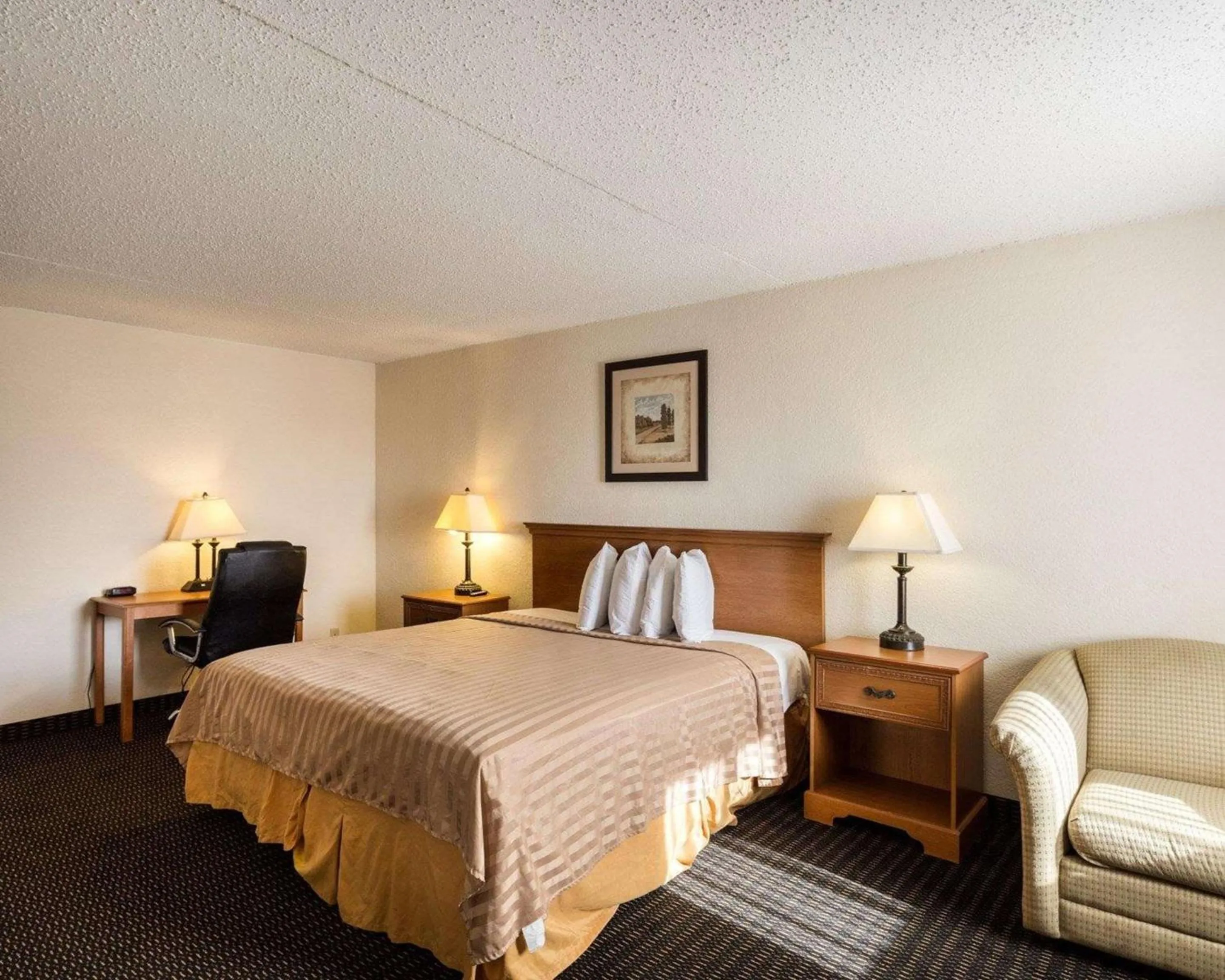 Photo of the whole room, Bed in Sunrise Inn & Suites New Orleans