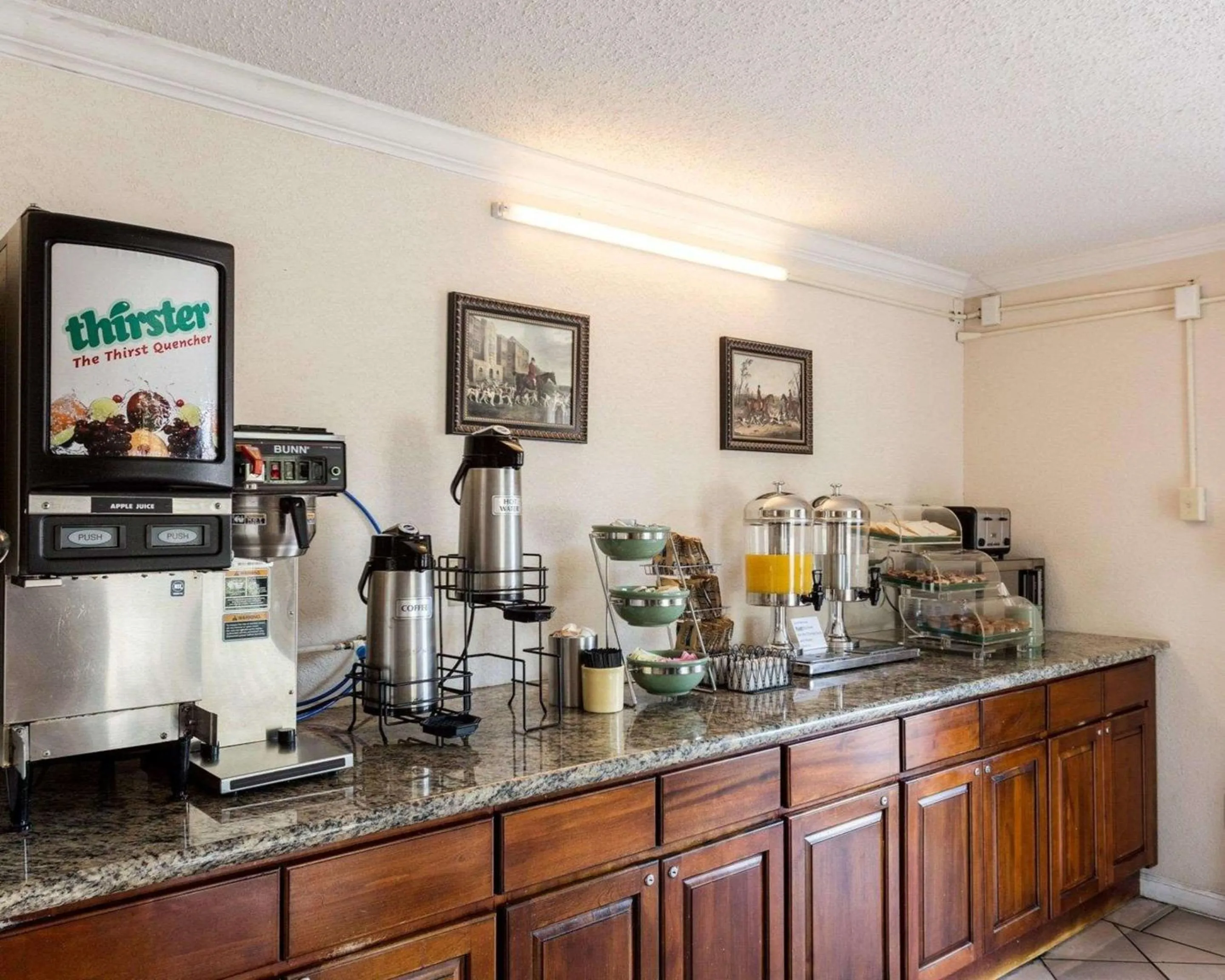 Restaurant/places to eat in Sunrise Inn & Suites New Orleans