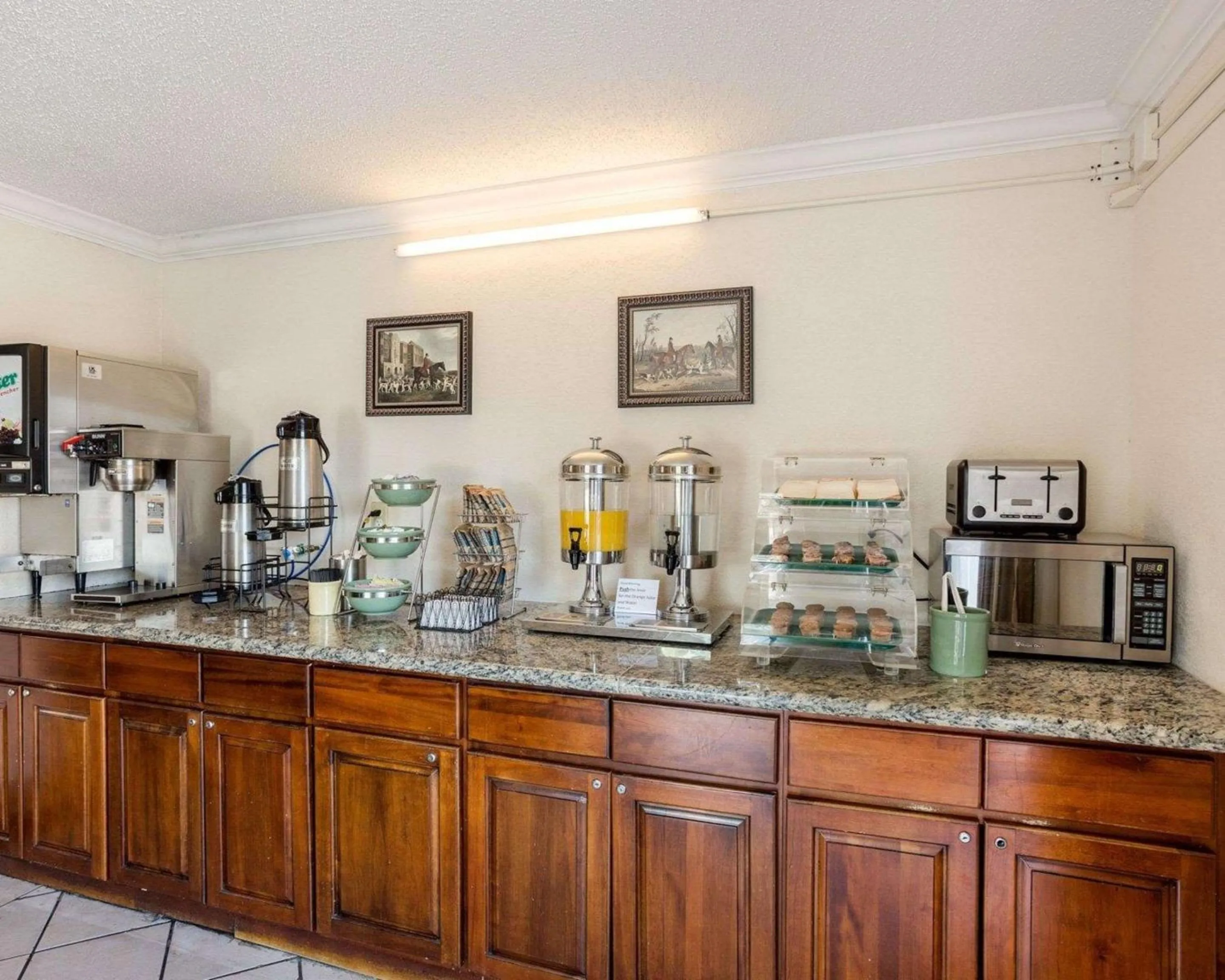 Restaurant/places to eat in Sunrise Inn & Suites New Orleans