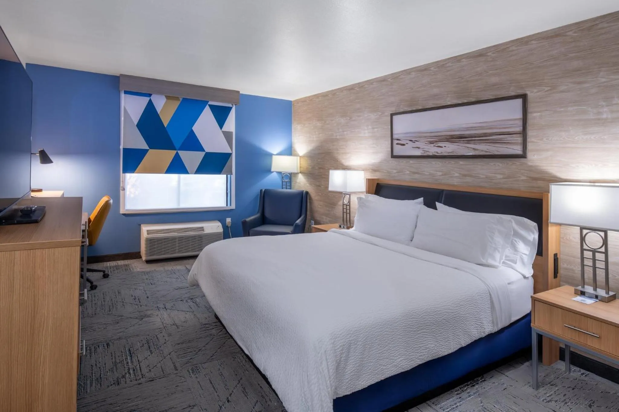 Photo of the whole room, Bed in Holiday Inn Express Hotel and Suites - Henderson by IHG