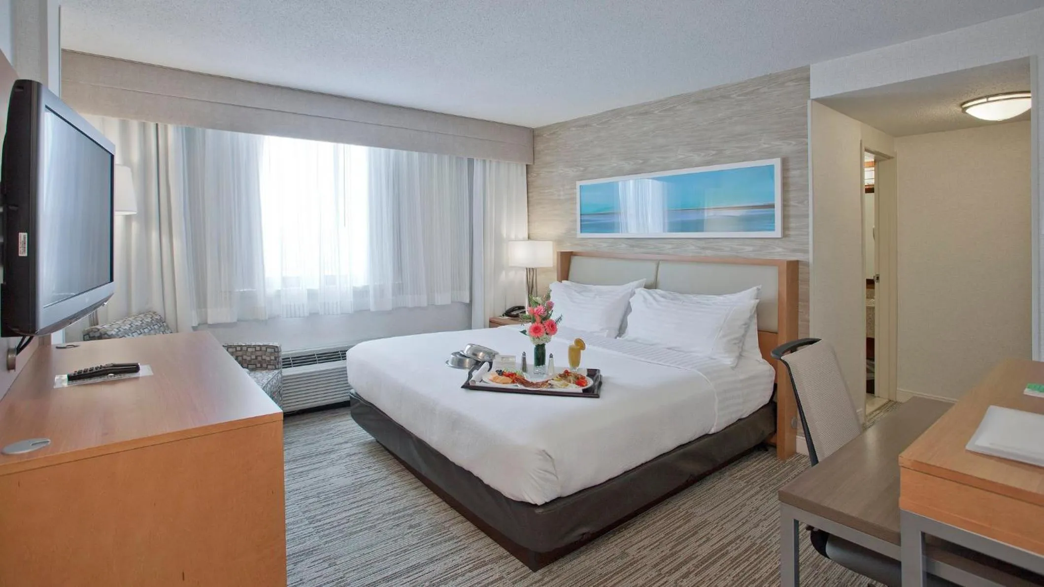 Photo of the whole room, Bed in Holiday Inn Washington-Central/White House by IHG