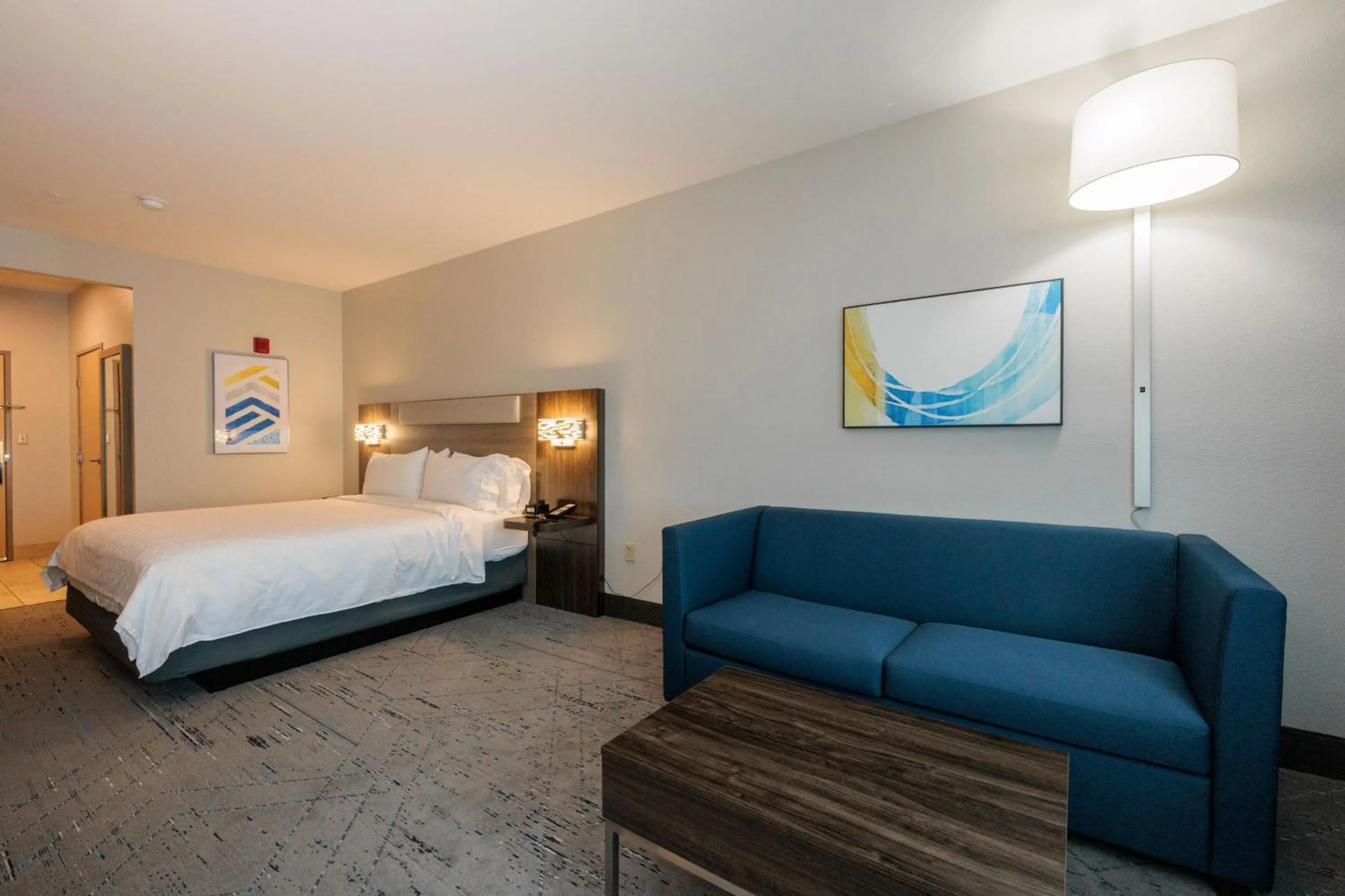 Photo of the whole room, Bed in Holiday Inn Express Berkeley by IHG