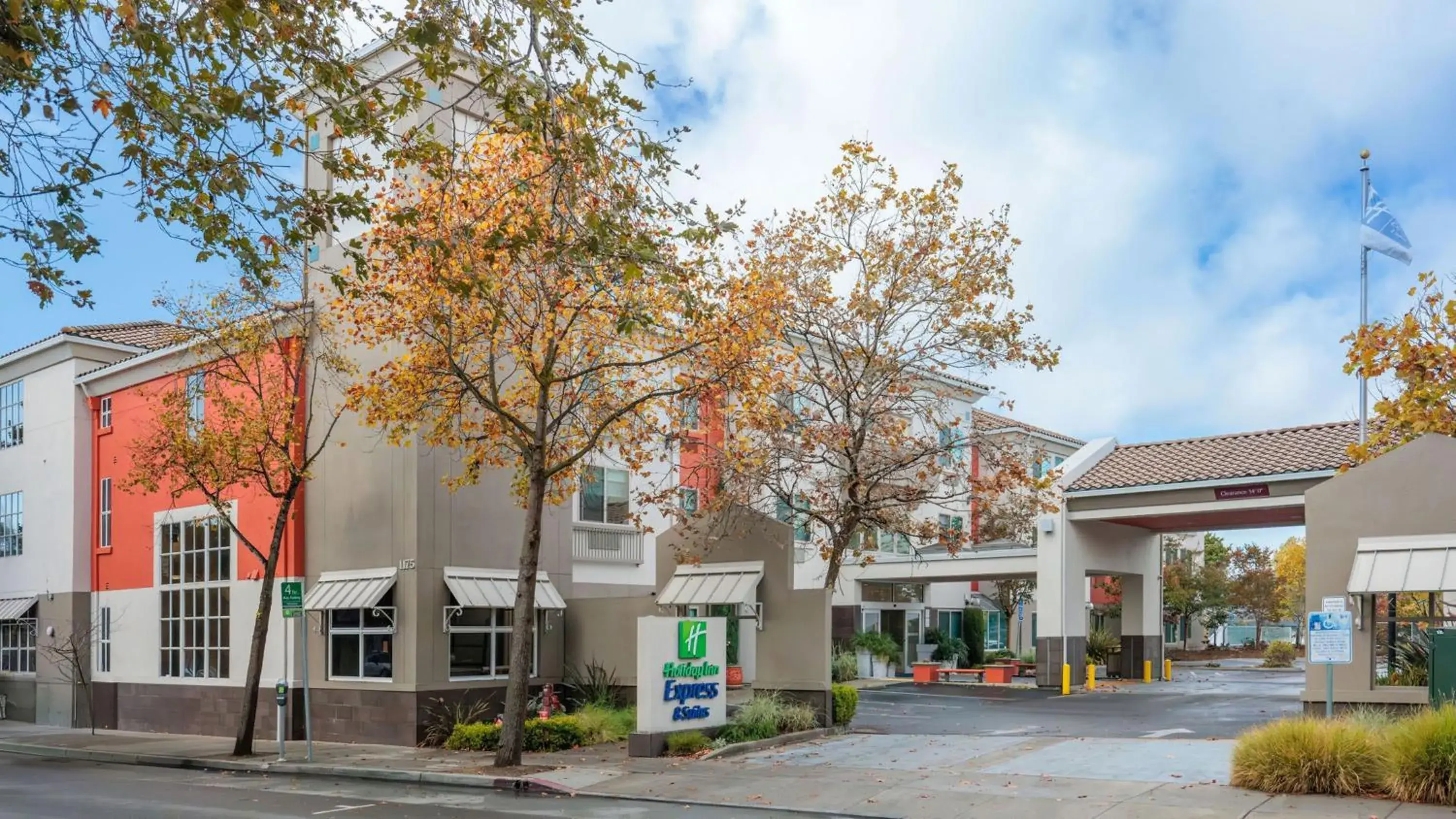 Property building in Holiday Inn Express Berkeley by IHG Property building in Holiday Inn Express Berkeley by IHG