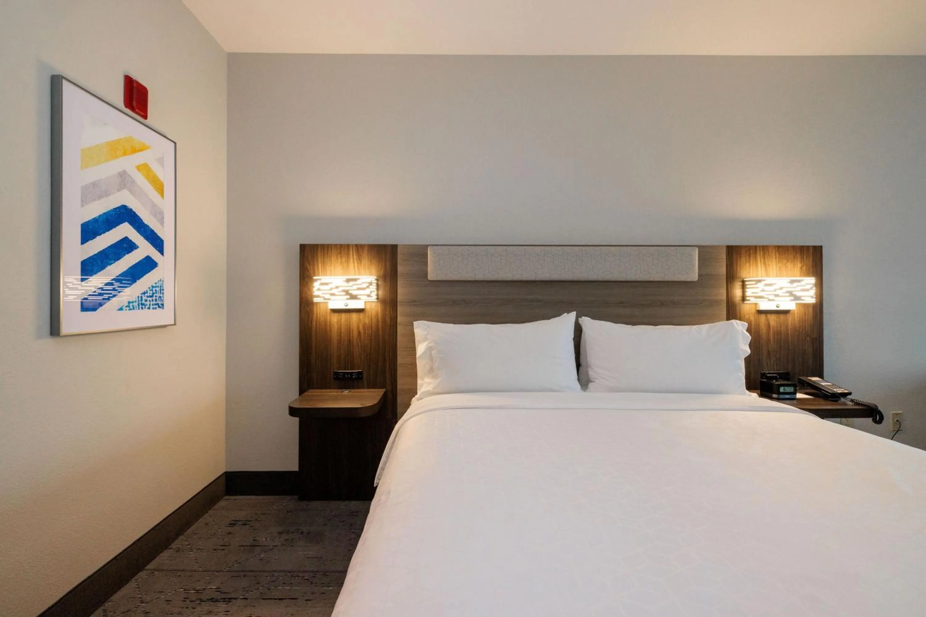 Photo of the whole room, Bed in Holiday Inn Express Berkeley by IHG