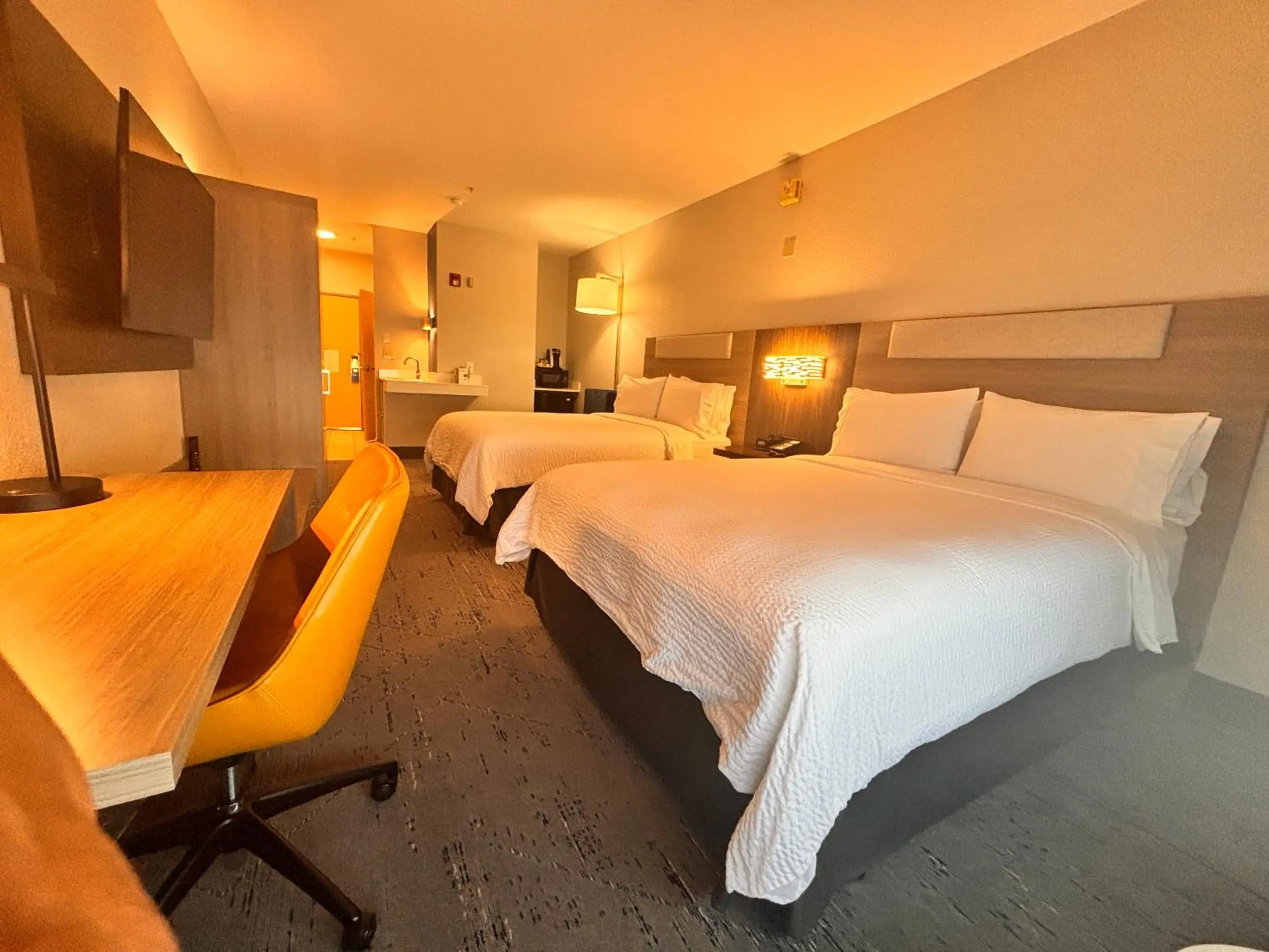 Bedroom, Bed in Holiday Inn Express Berkeley by IHG Bedroom, Bed in Holiday Inn Express Berkeley by IHG